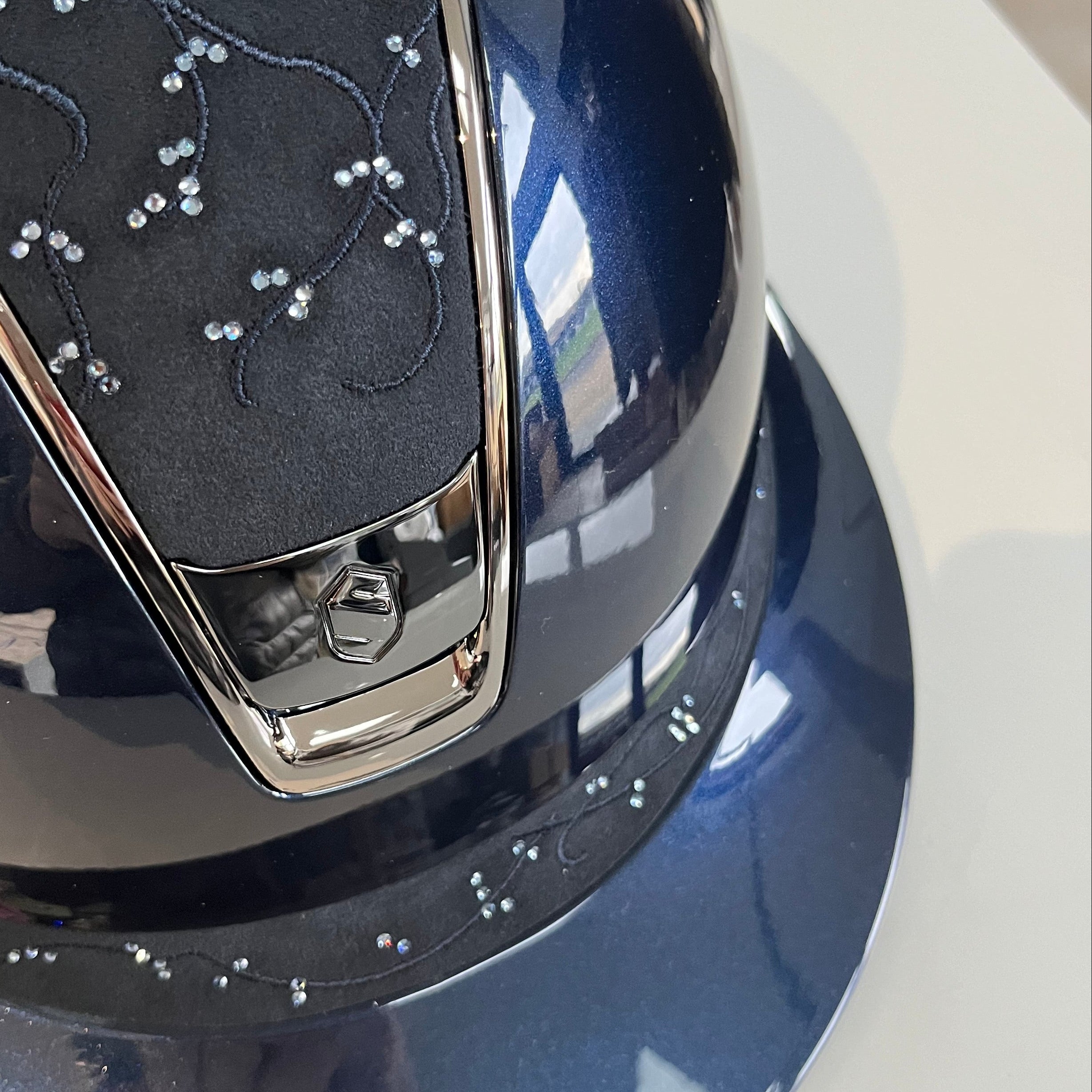 Samshield Miss Shield 2.0 Blue glossy with crystal leaf top and frontal band M - in stock and ready to ship!