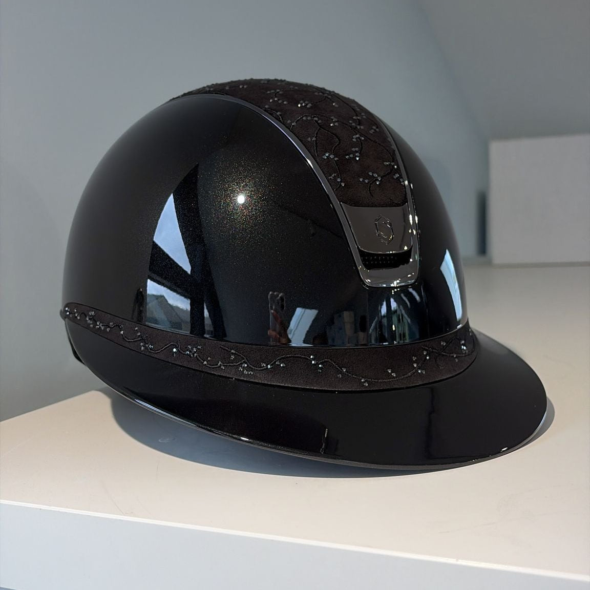 Samshield Miss Shield 2.0 Glossy Black with Crystal Leaf Top and Frontal Band M - S308