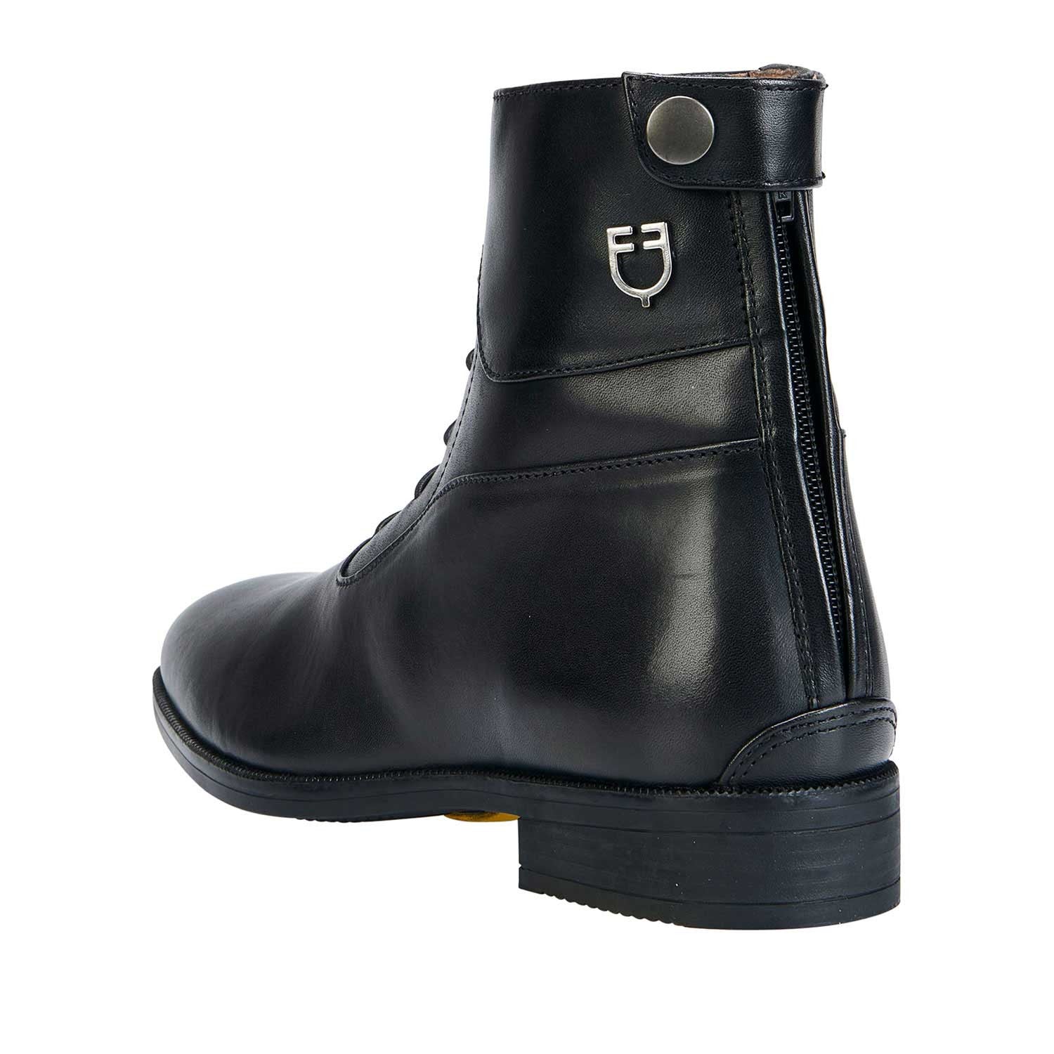 Unisex ankle boots with laces