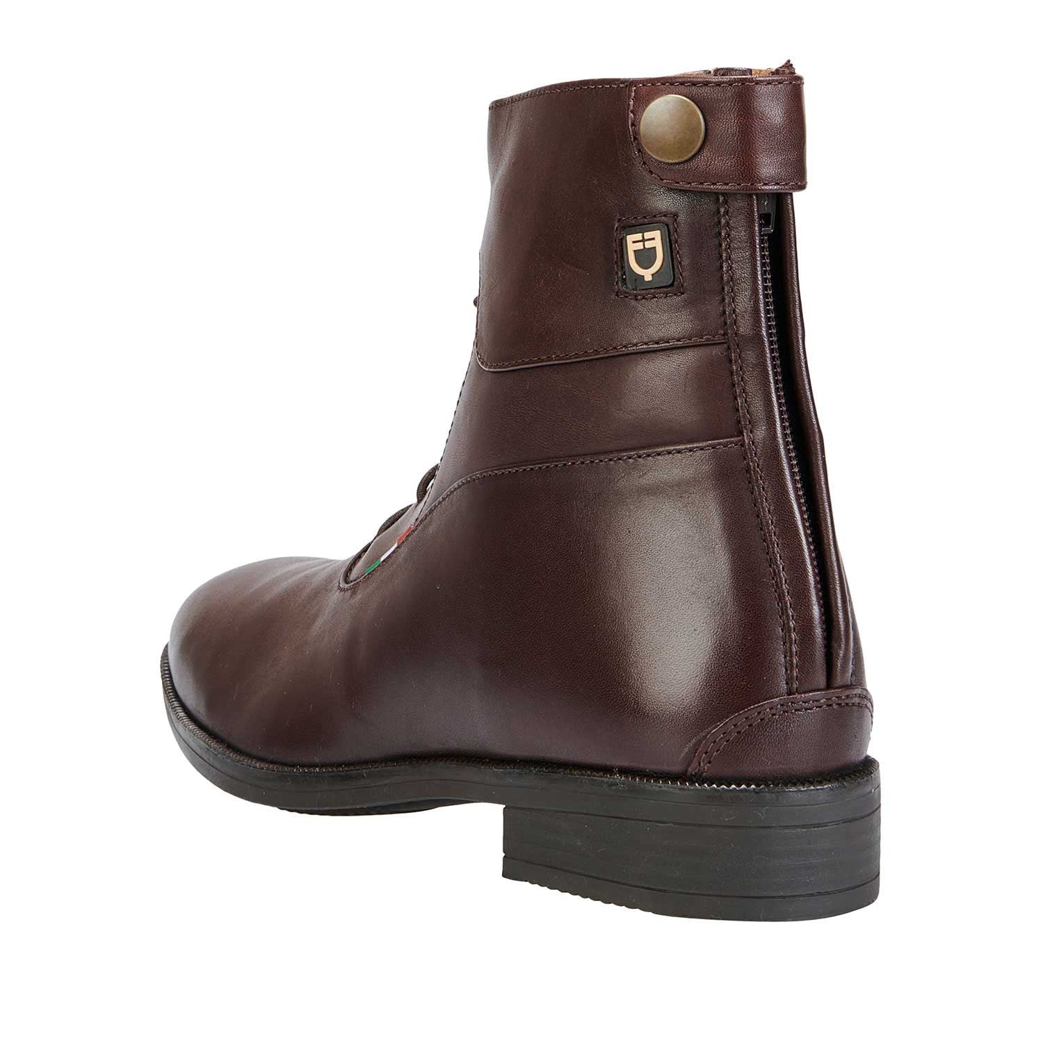 Unisex ankle boots with laces