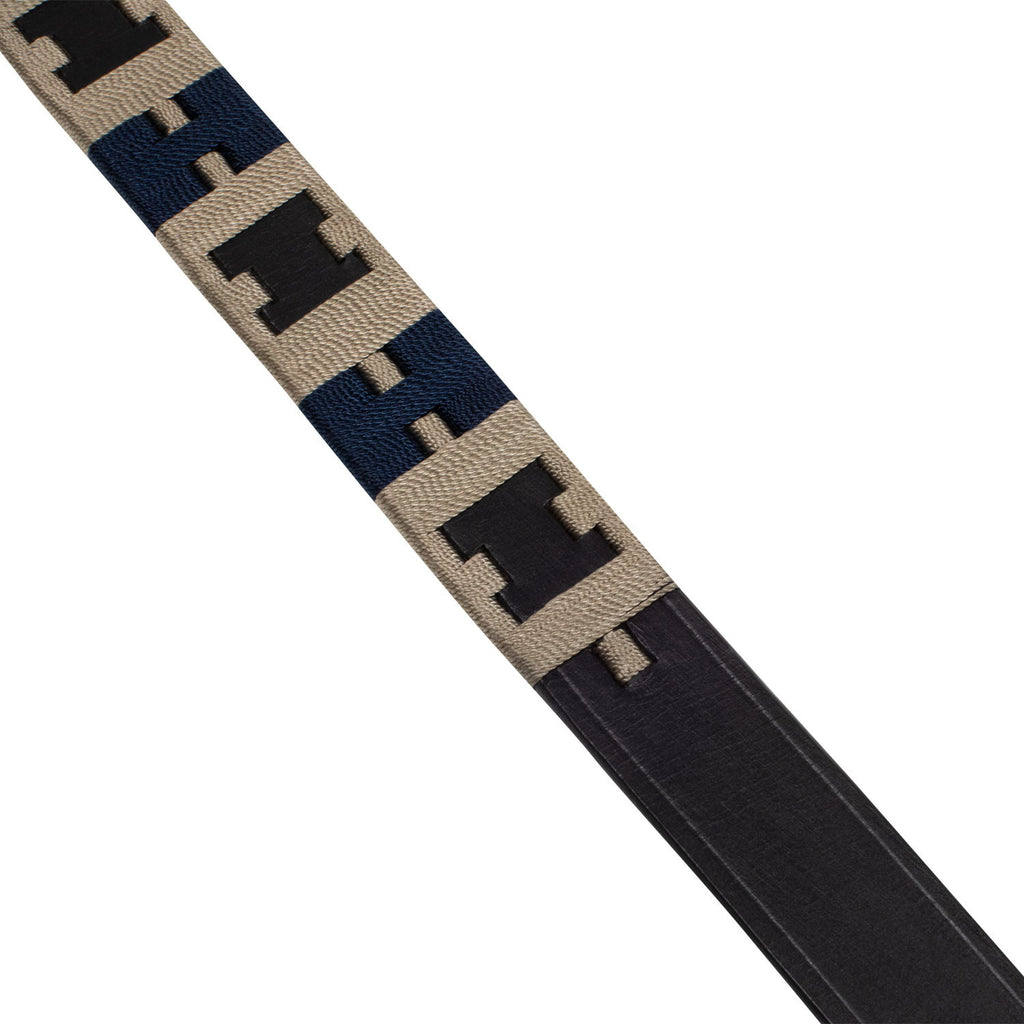 English belt with contrasting embroidery