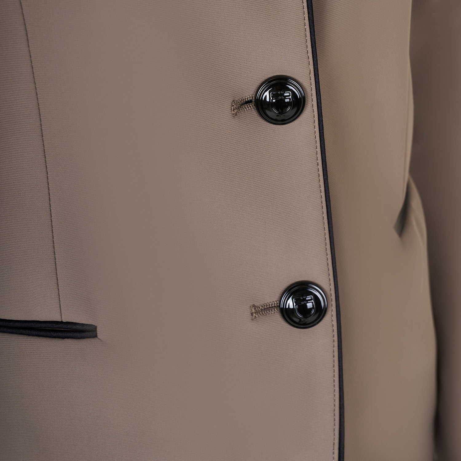 Women's three-button competition jacket