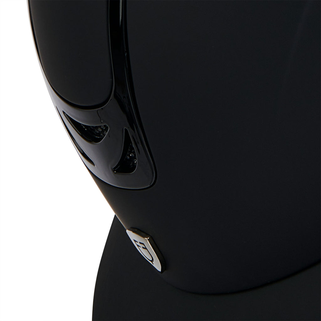 Ultra-light helmet with silk-effect shell