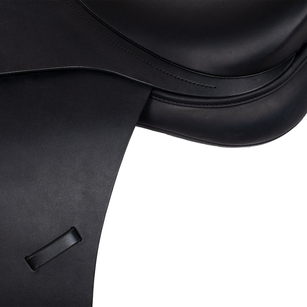 Dressage saddle with long blocks