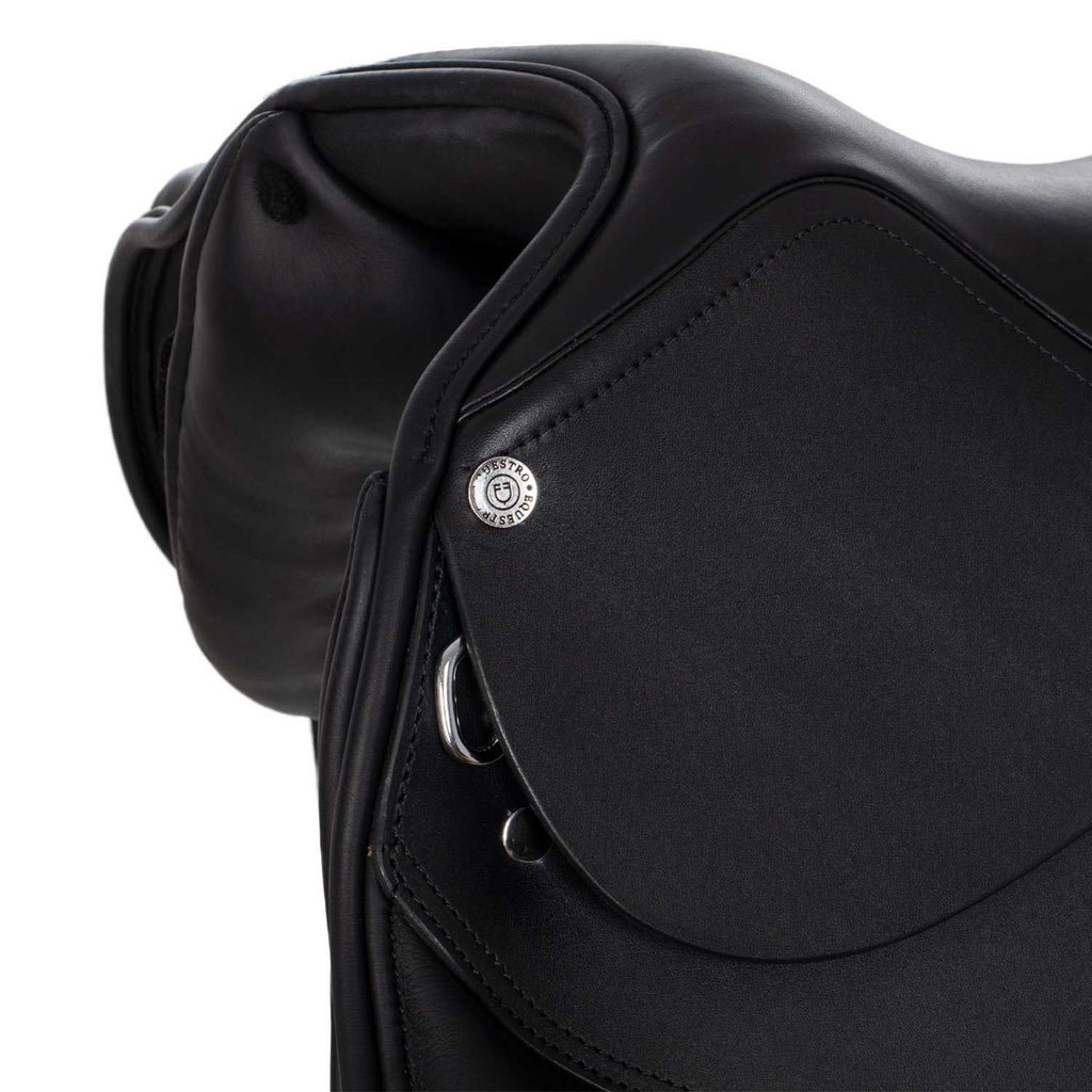 Dressage saddle with removable blocks