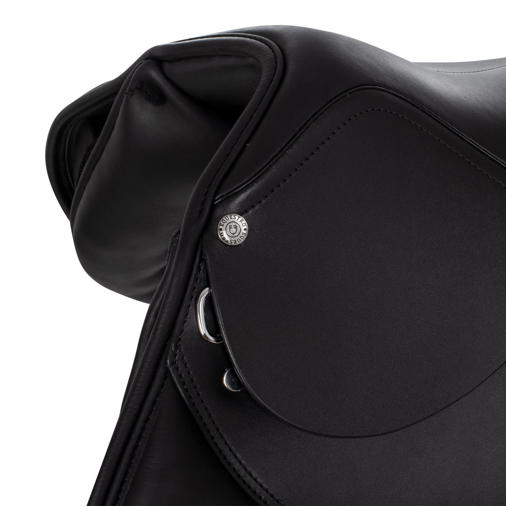 Leather eventing saddle