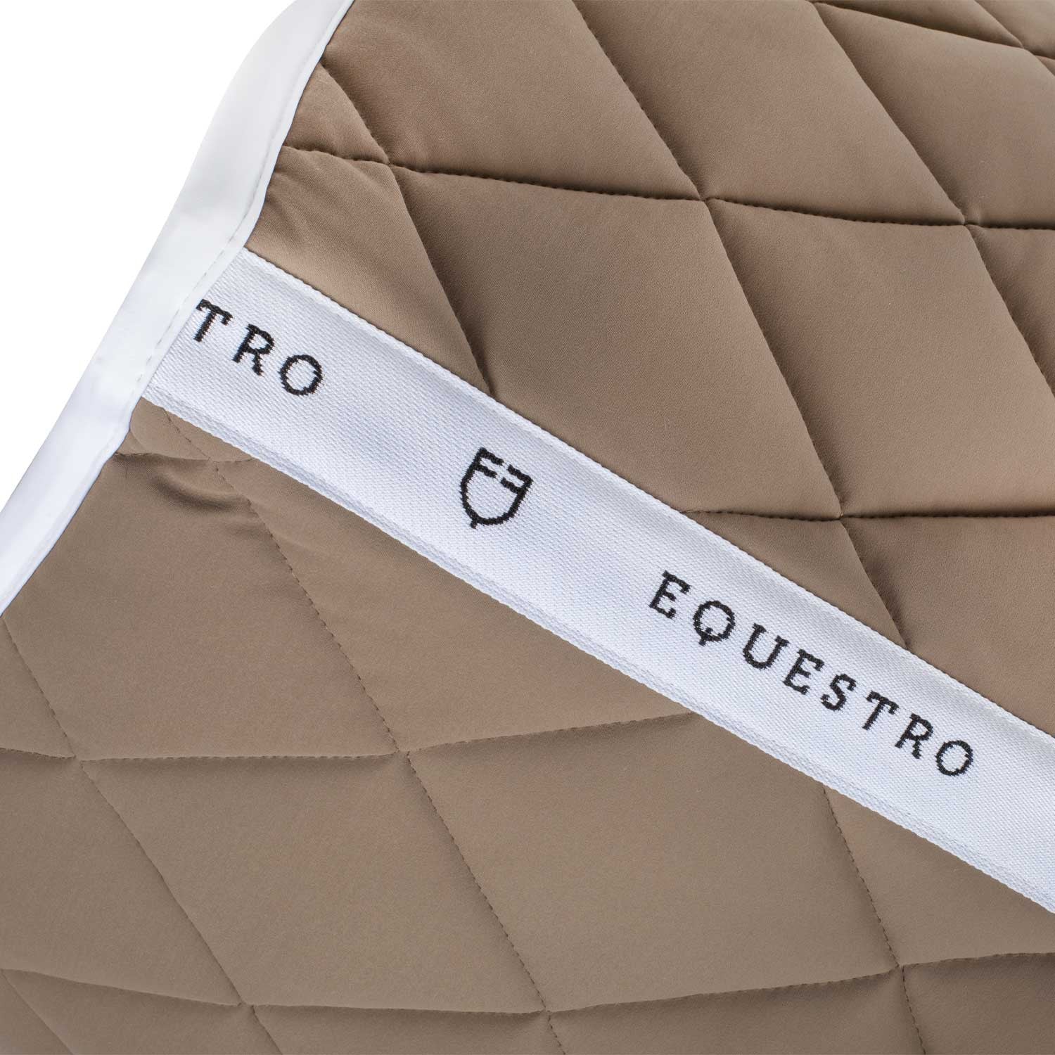 Dressage saddle pad with diamond quilting