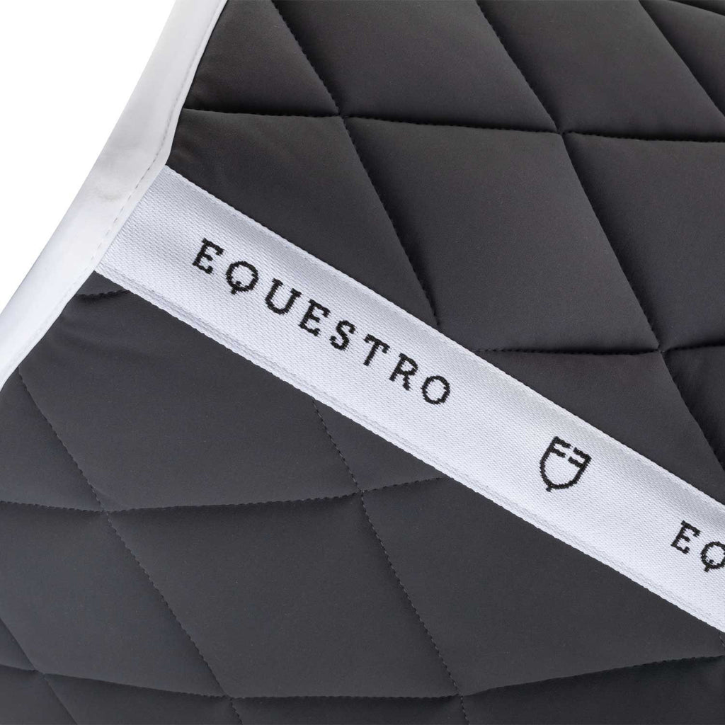 Dressage saddle pad with diamond quilting