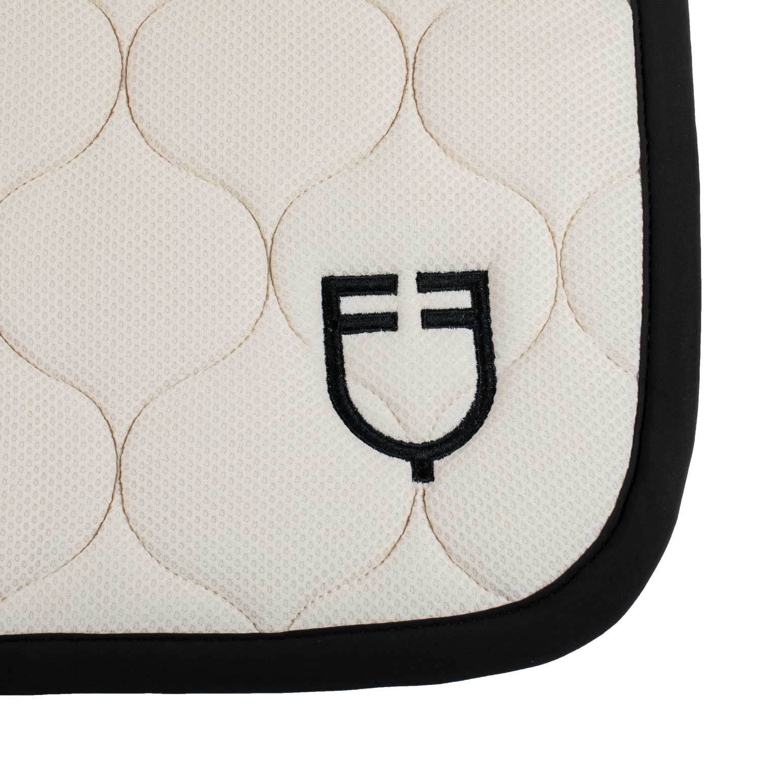 Logo mesh fabric jump saddle pad