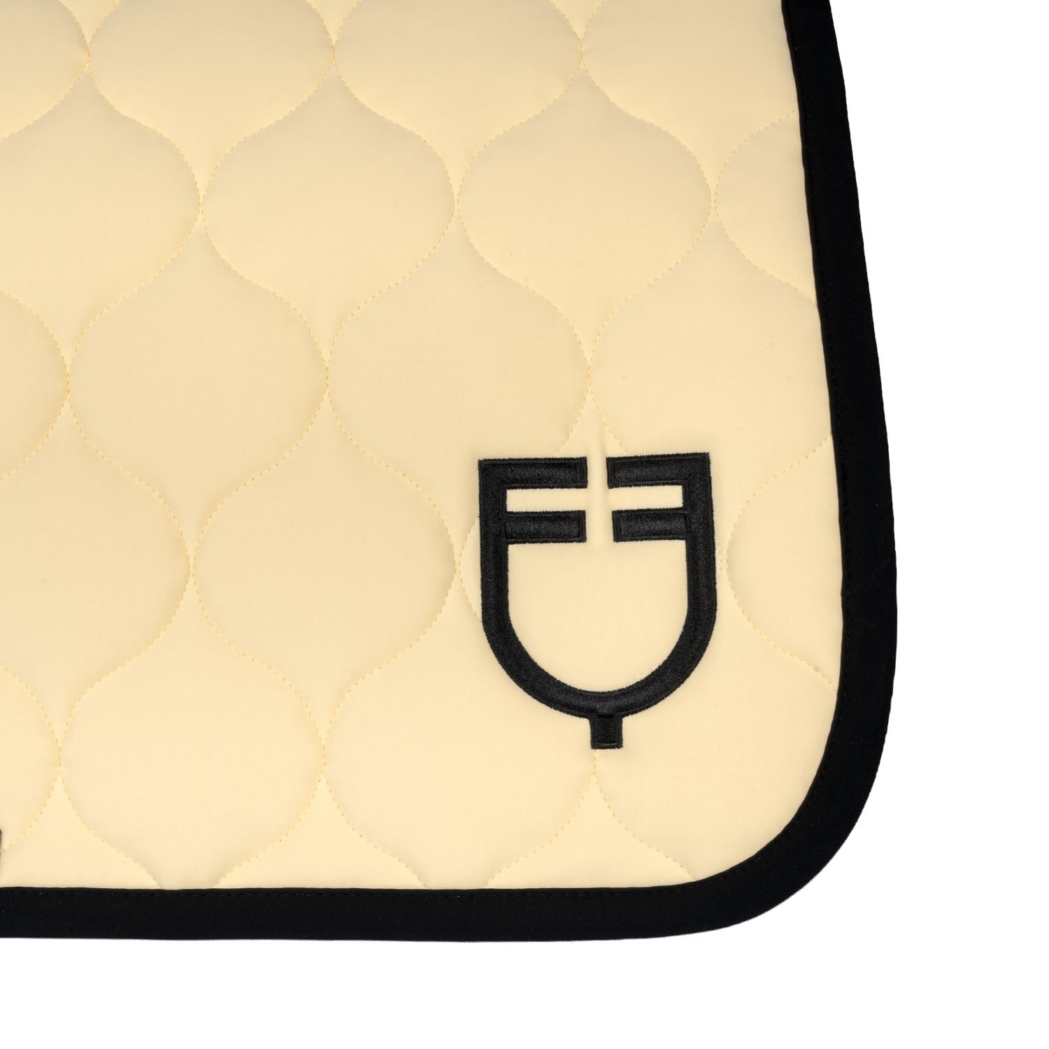 Jumping saddle pad with onion quilting
