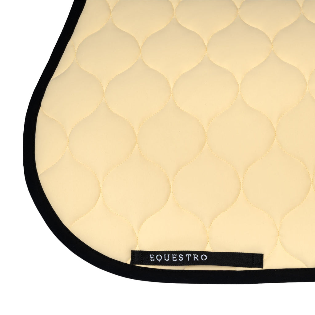 Jumping saddle pad with onion quilting
