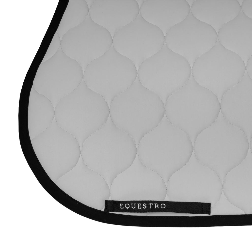 Jumping saddle pad with onion quilting