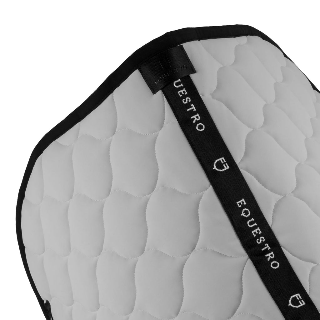 Jumping saddle pad with onion quilting
