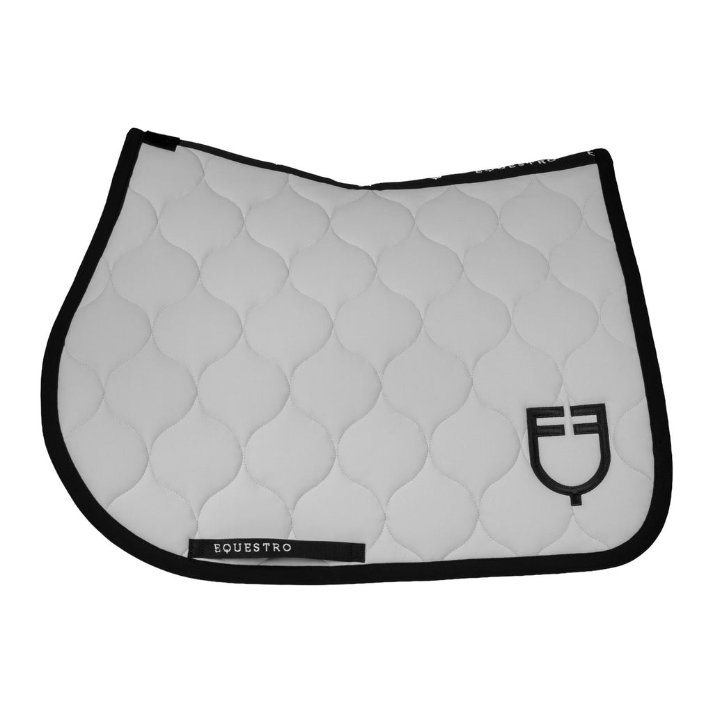 Jumping saddle pad with onion quilting