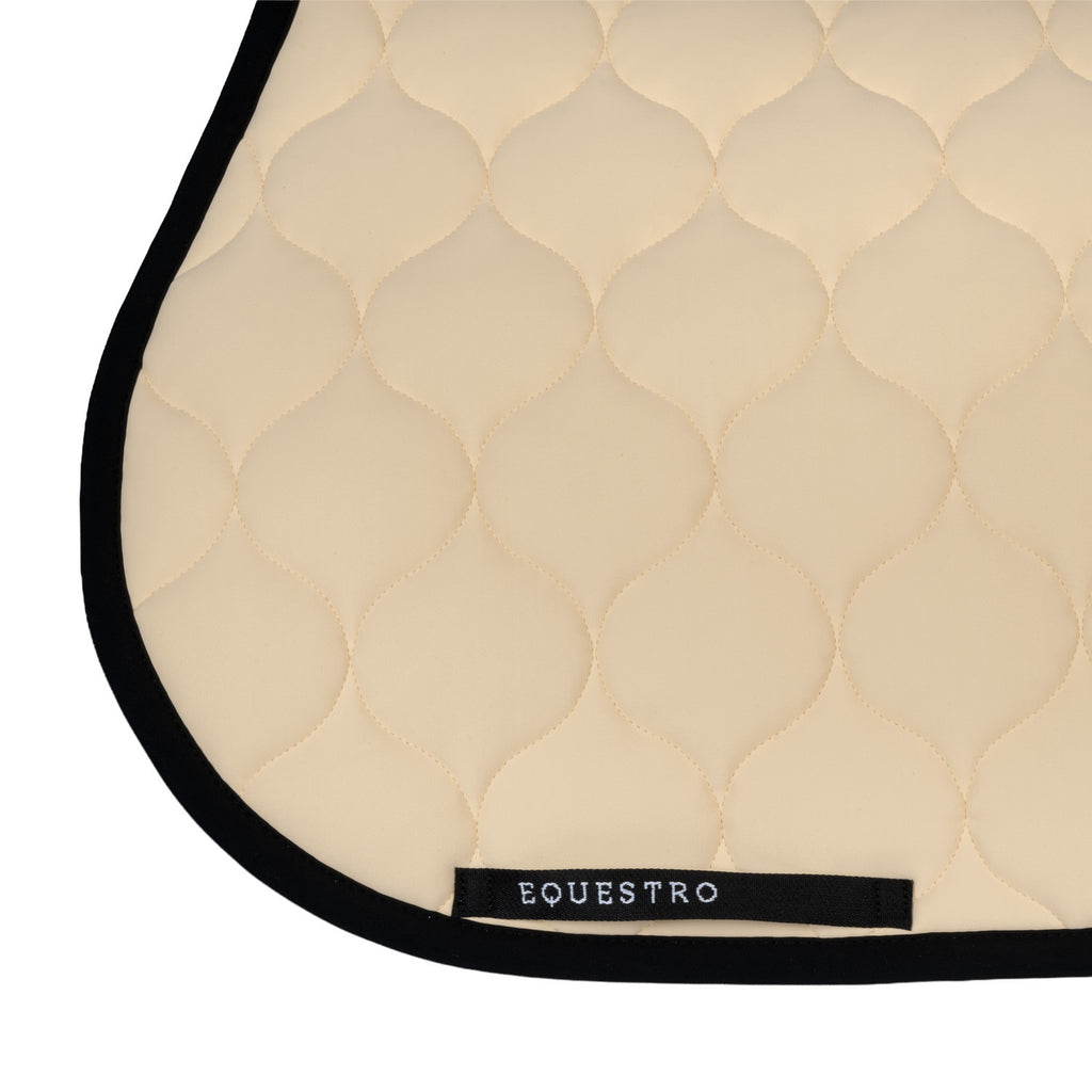 Jumping saddle pad with onion quilting