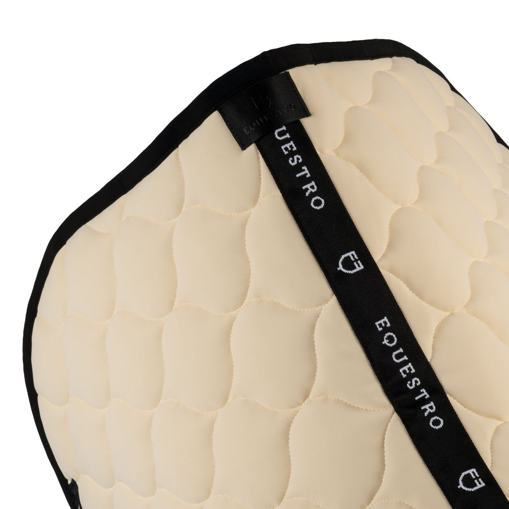 Jumping saddle pad with onion quilting