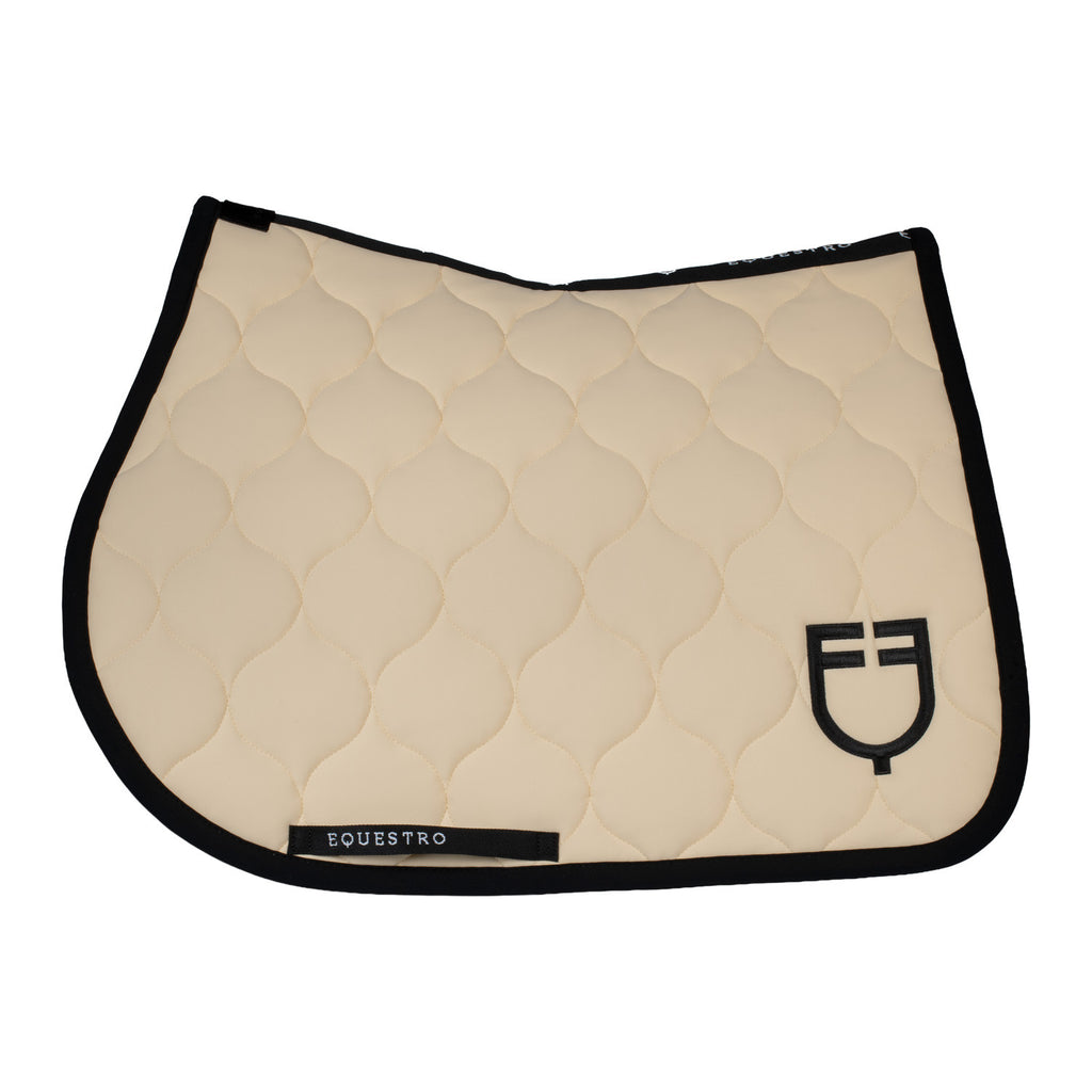 Jumping saddle pad with onion quilting