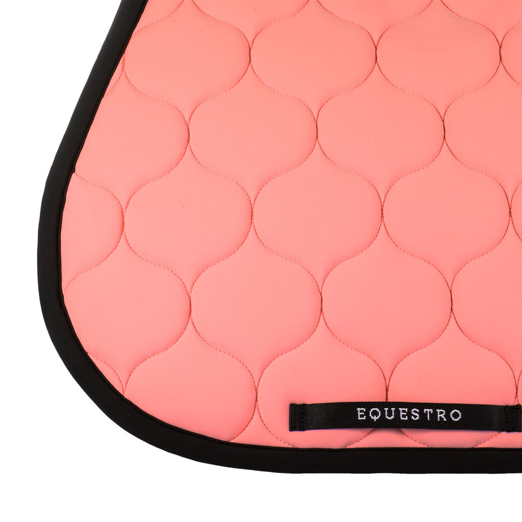 Jumping saddle pad with onion quilting
