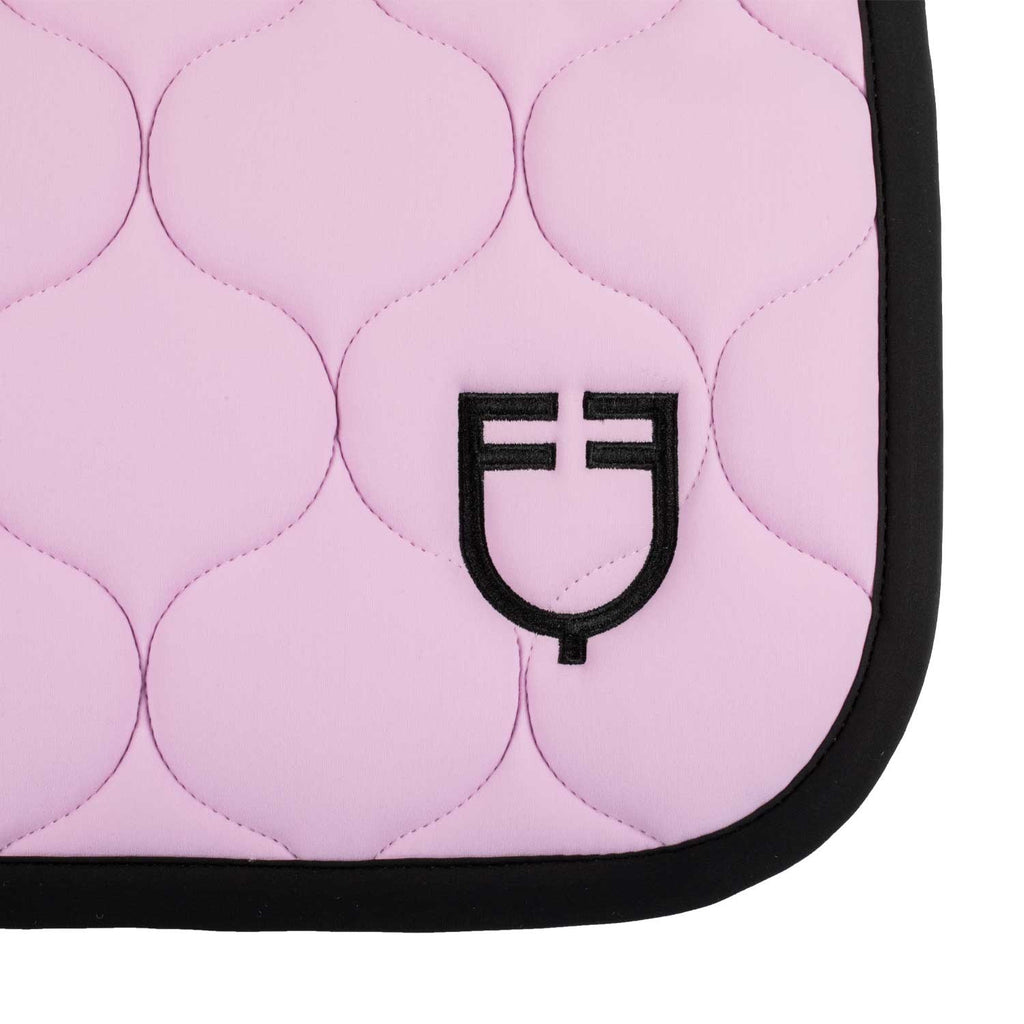 Jumping saddle pad with onion quilting