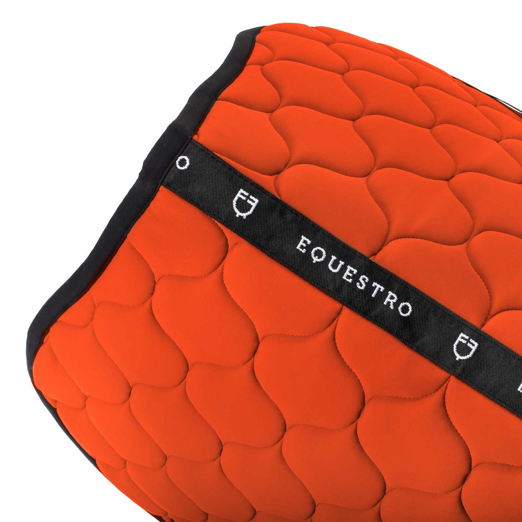 Jumping saddle pad with onion quilting