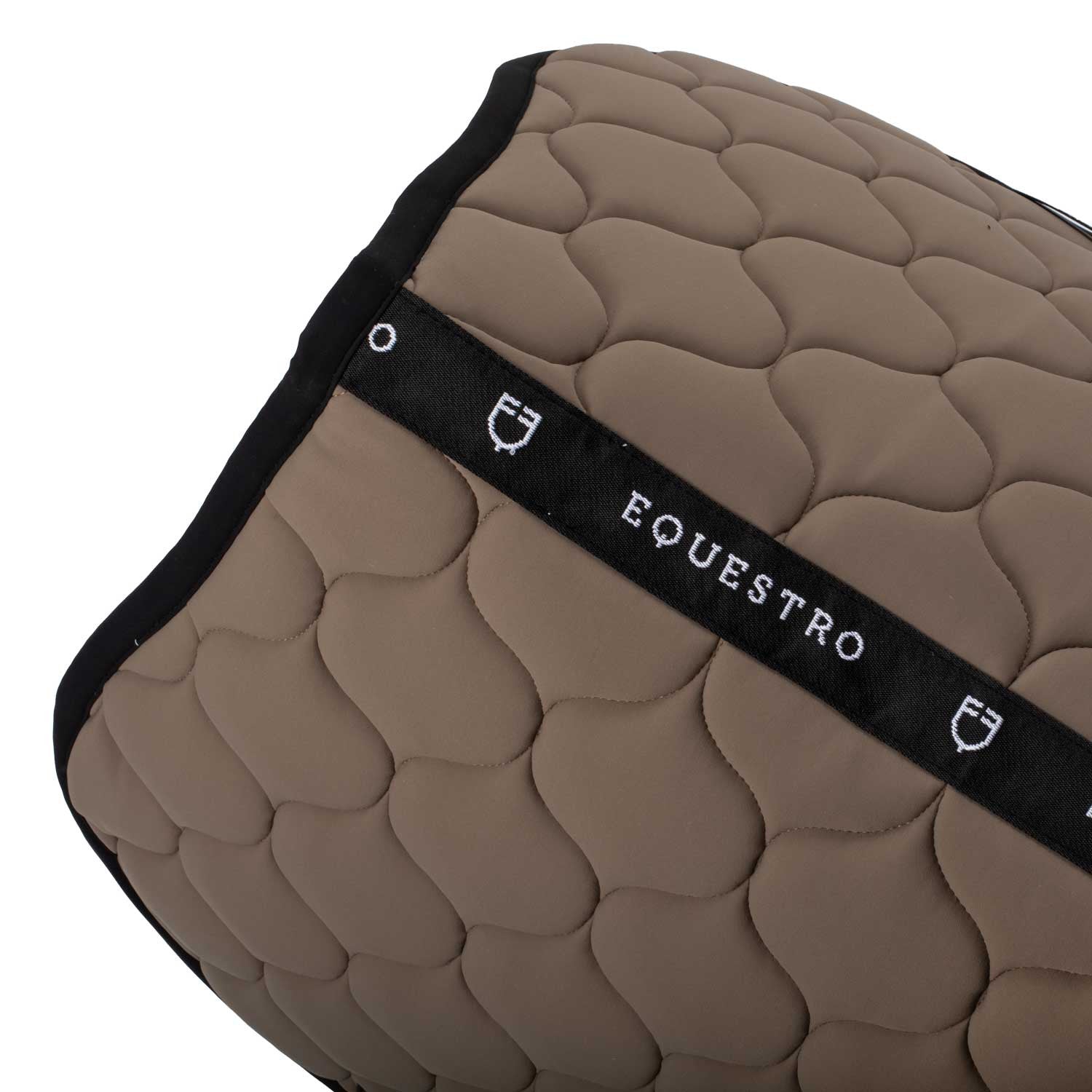Jumping saddle pad with onion quilting