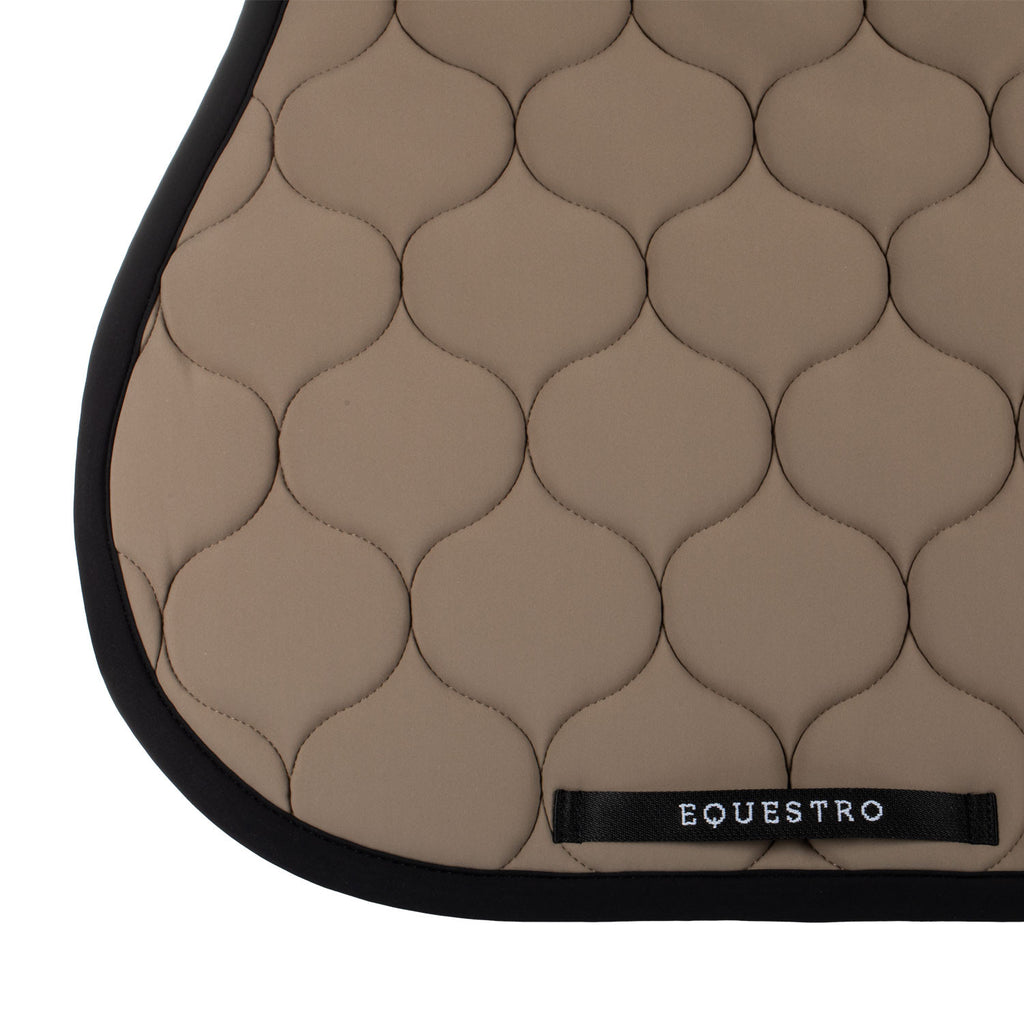 Jumping saddle pad with onion quilting