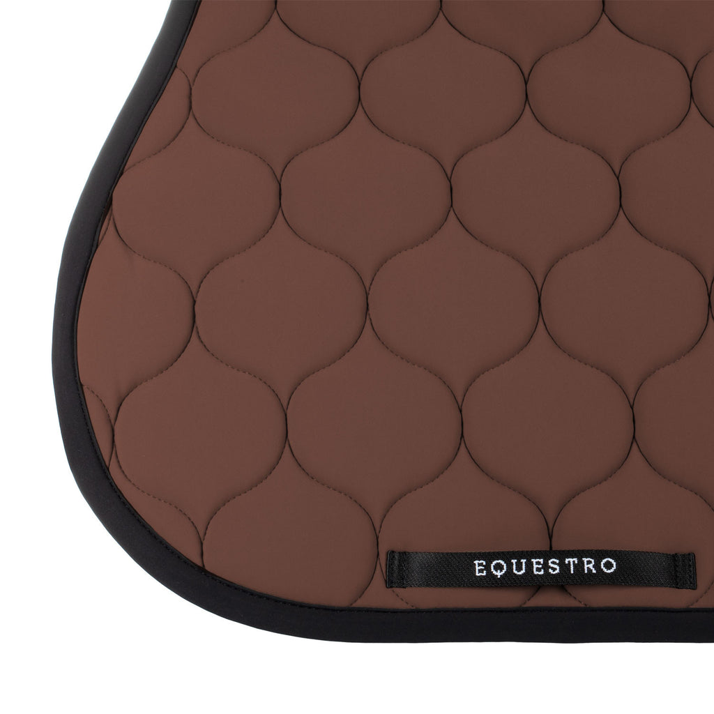 Jumping saddle pad with onion quilting