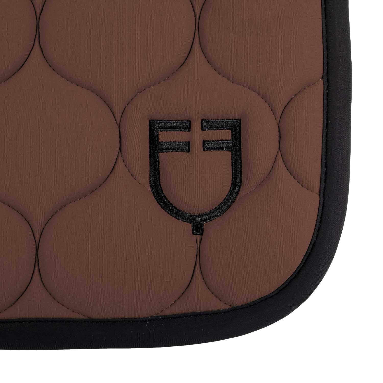 Jumping saddle pad with onion quilting