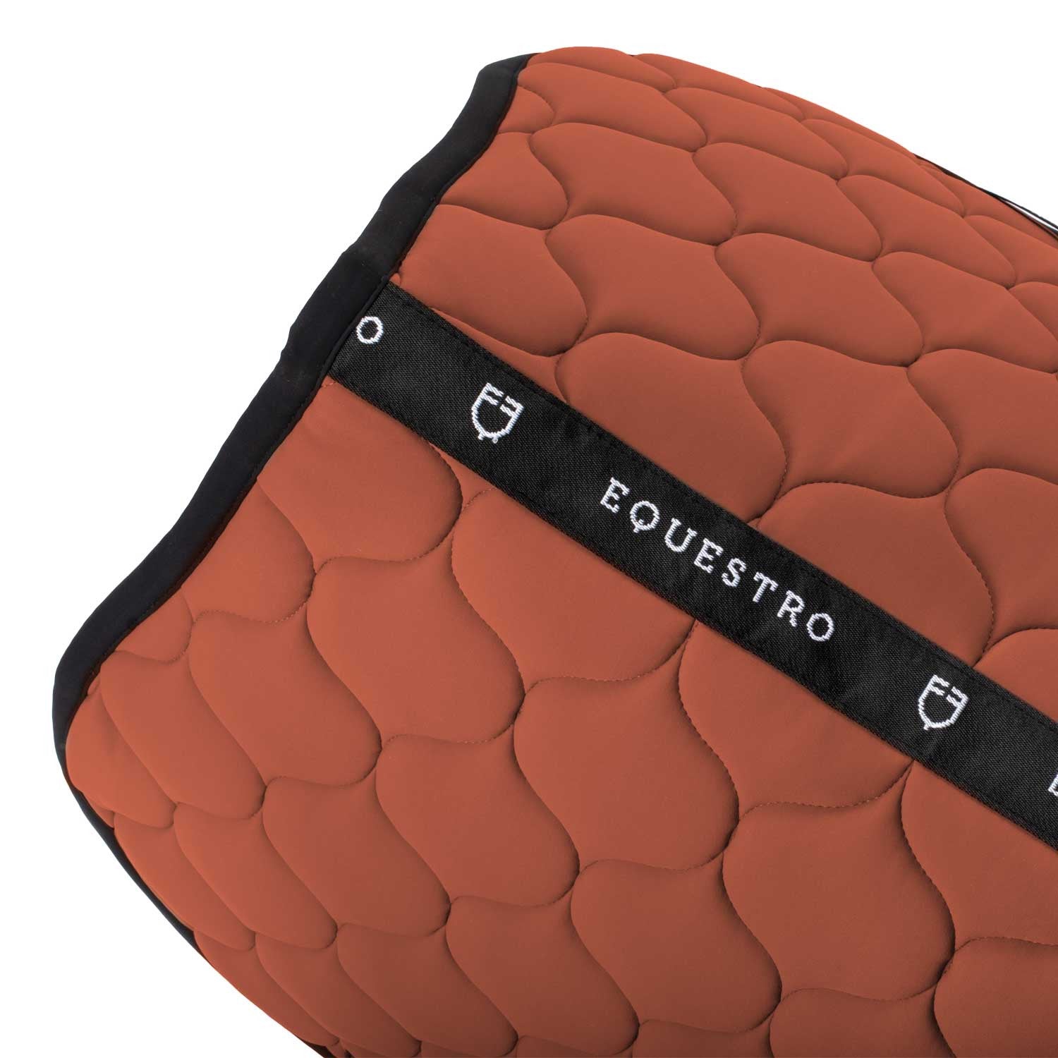 Jumping saddle pad with onion quilting