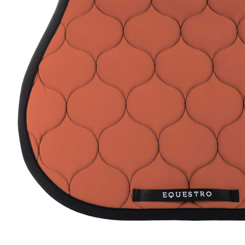Jumping saddle pad with onion quilting