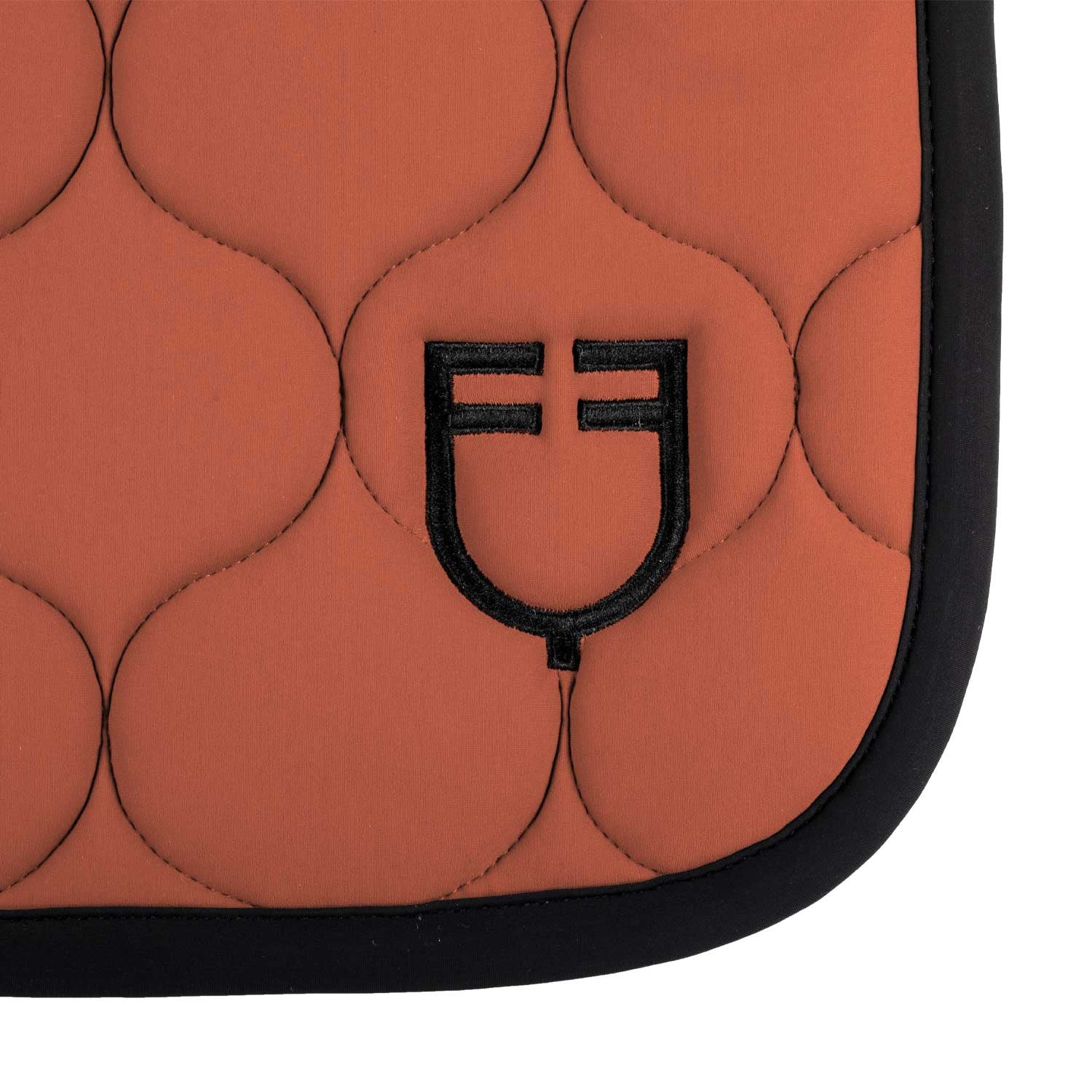 Jumping saddle pad with onion quilting