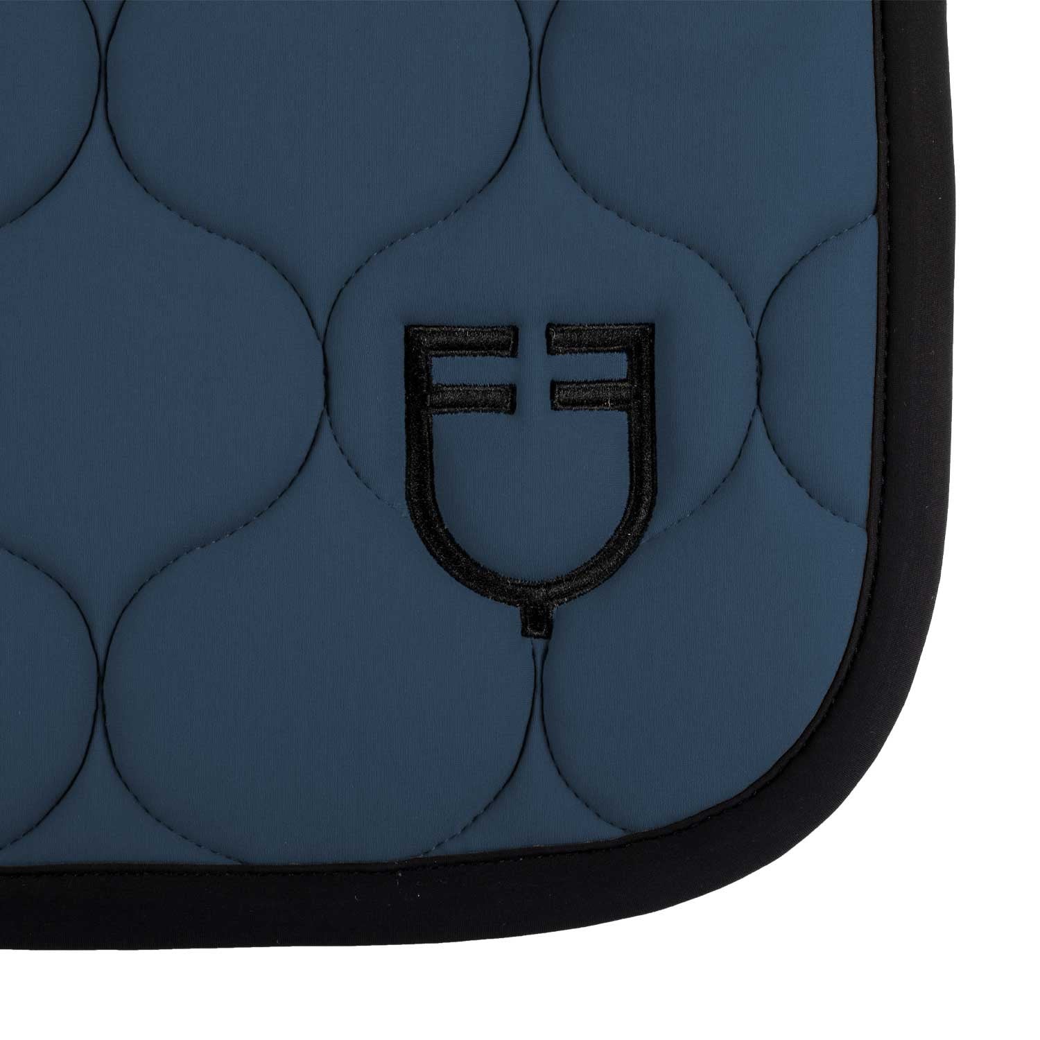 Jumping saddle pad with onion quilting