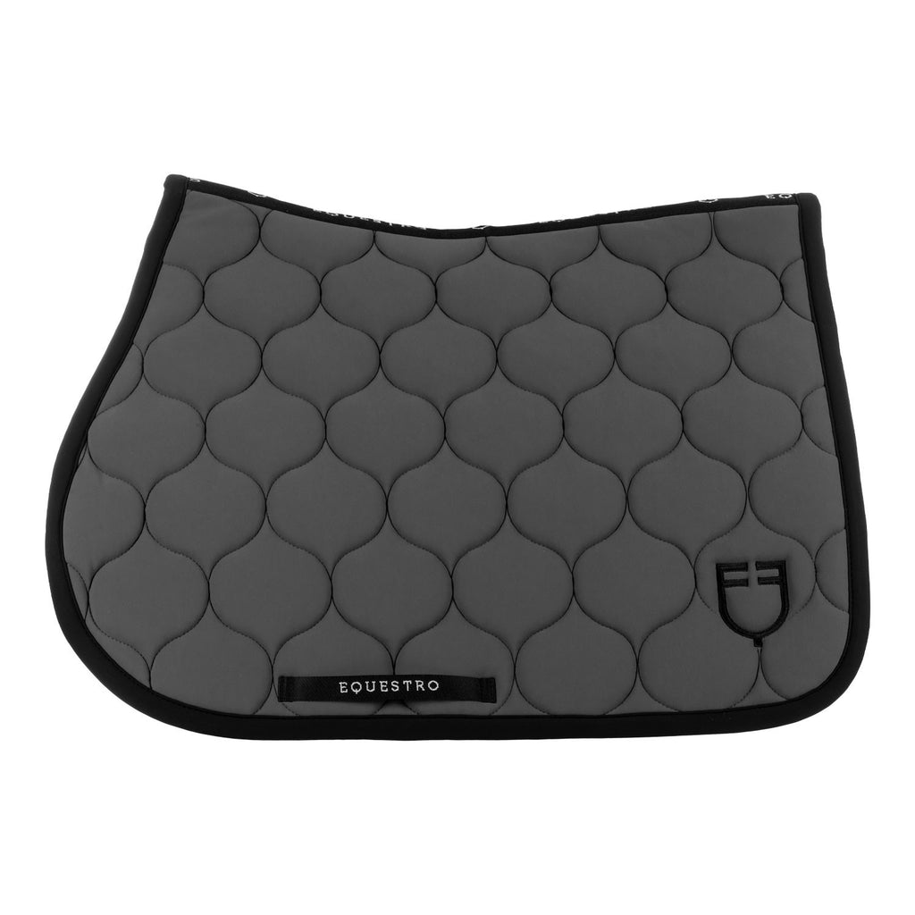 Jumping saddle pad with onion quilting