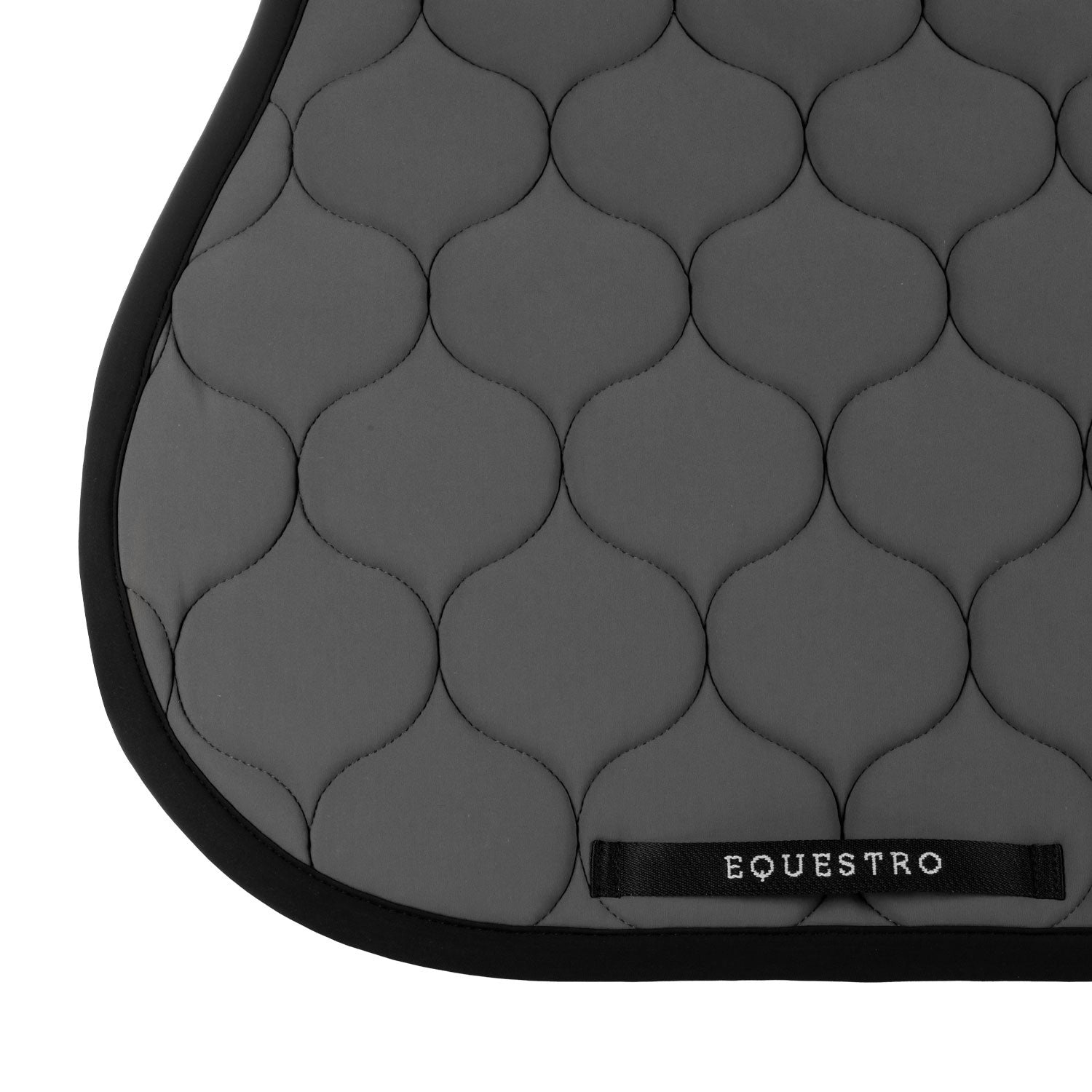 Jumping saddle pad with onion quilting