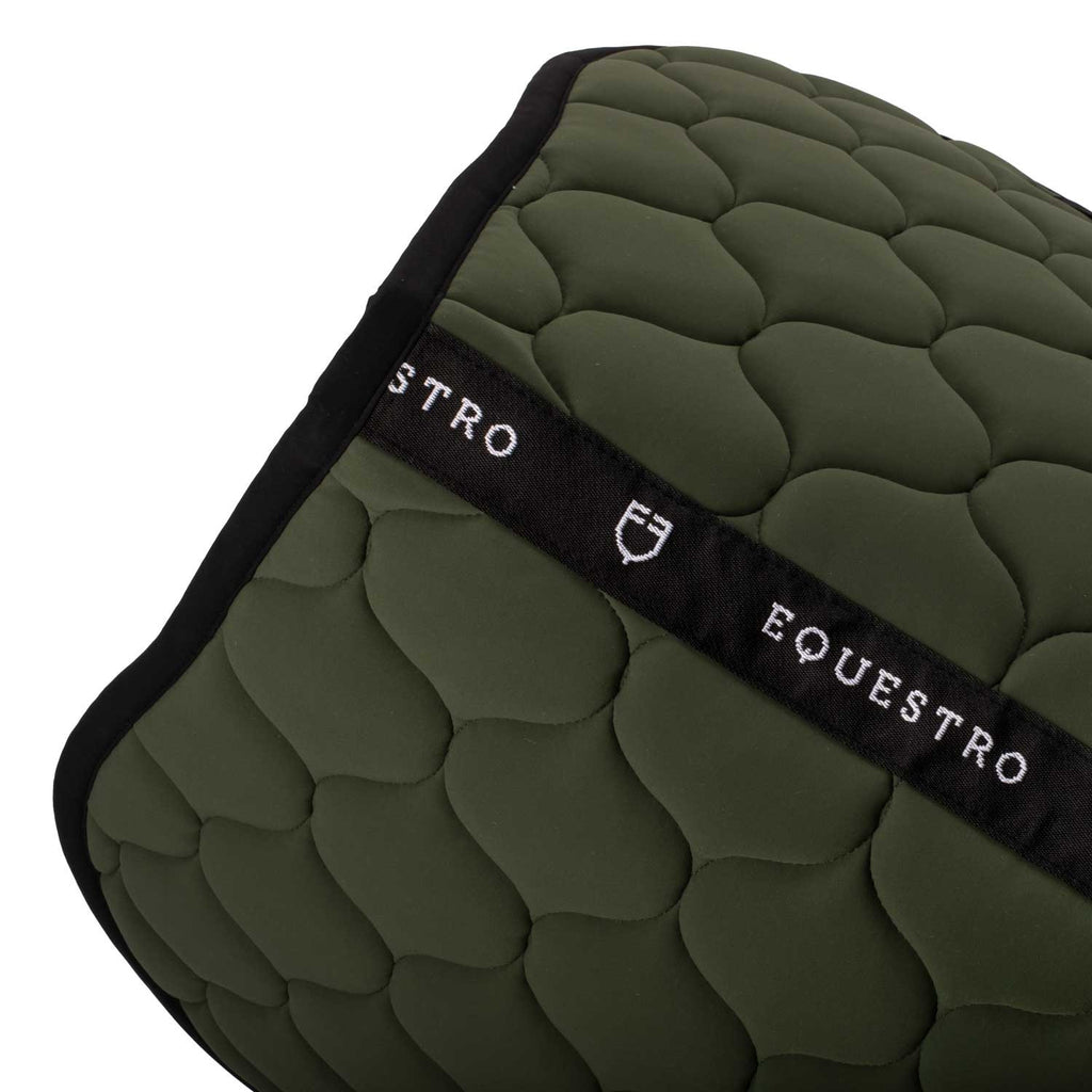 Jumping saddle pad with onion quilting