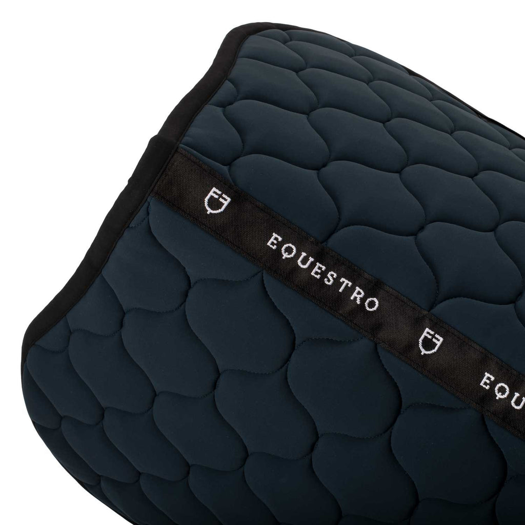 Jumping saddle pad with onion quilting