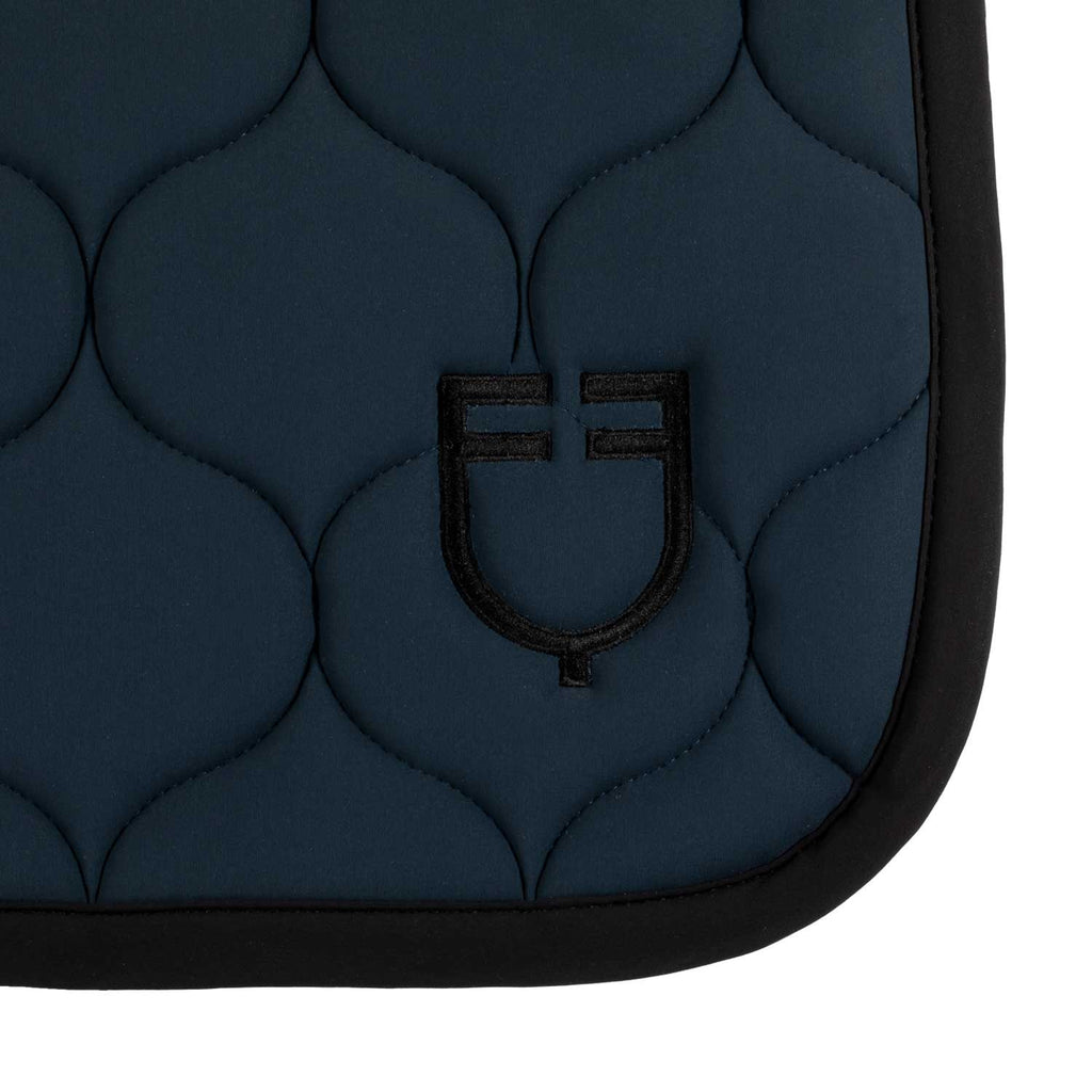 Jumping saddle pad with onion quilting