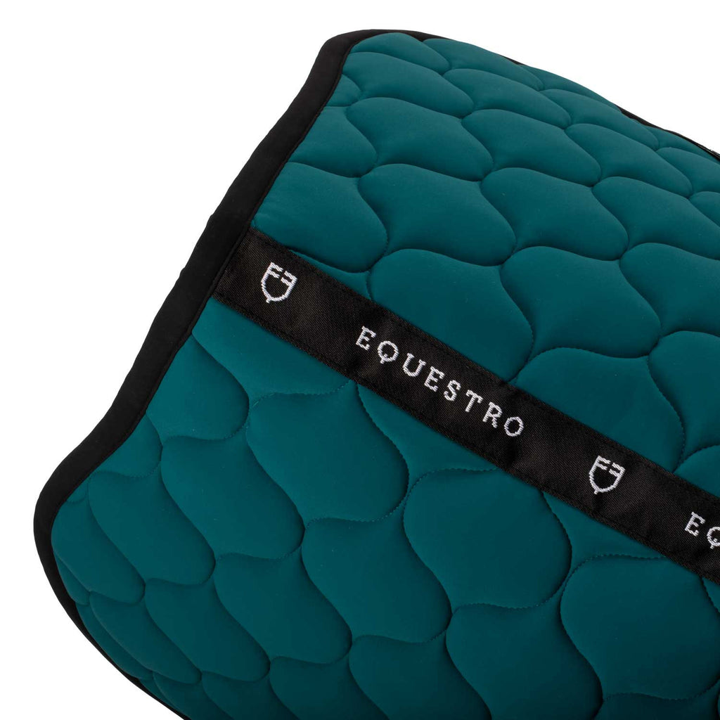 Jumping saddle pad with onion quilting