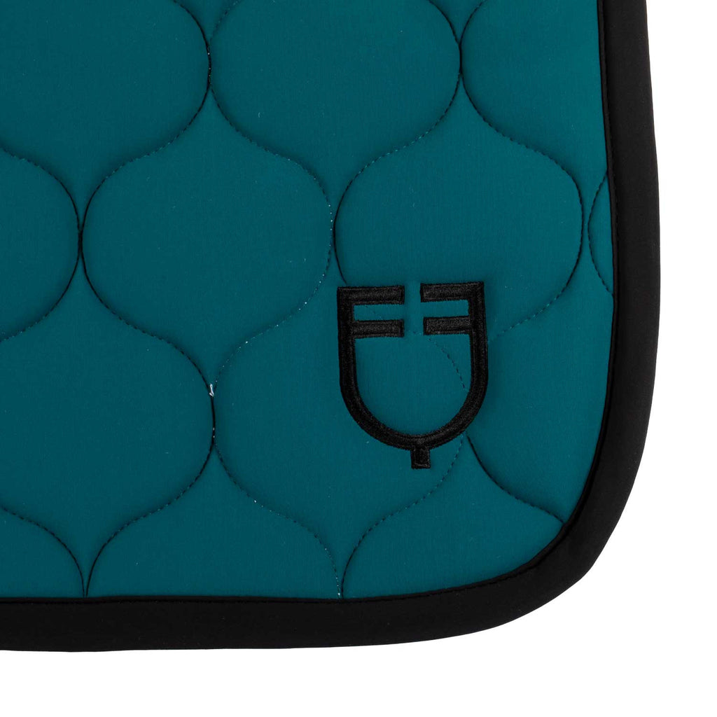 Jumping saddle pad with onion quilting