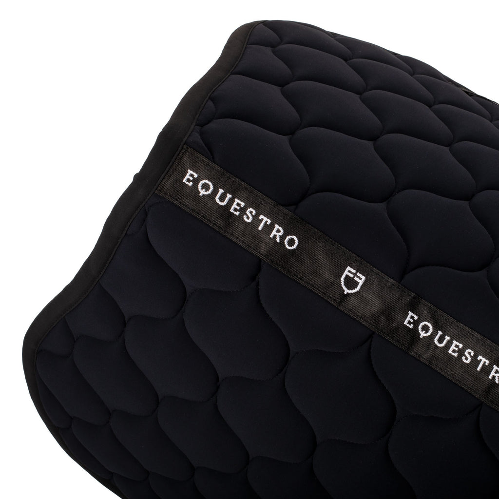 Jumping saddle pad with onion quilting