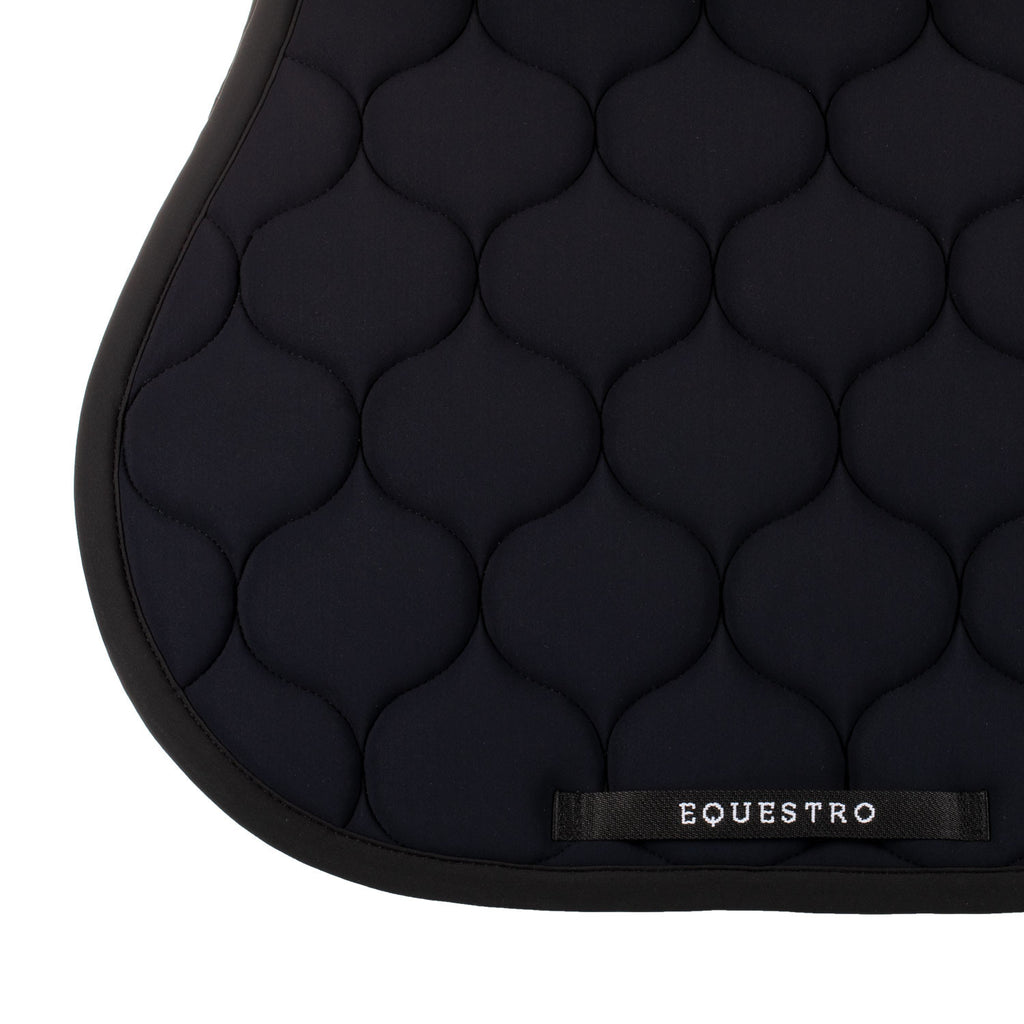 Jumping saddle pad with onion quilting
