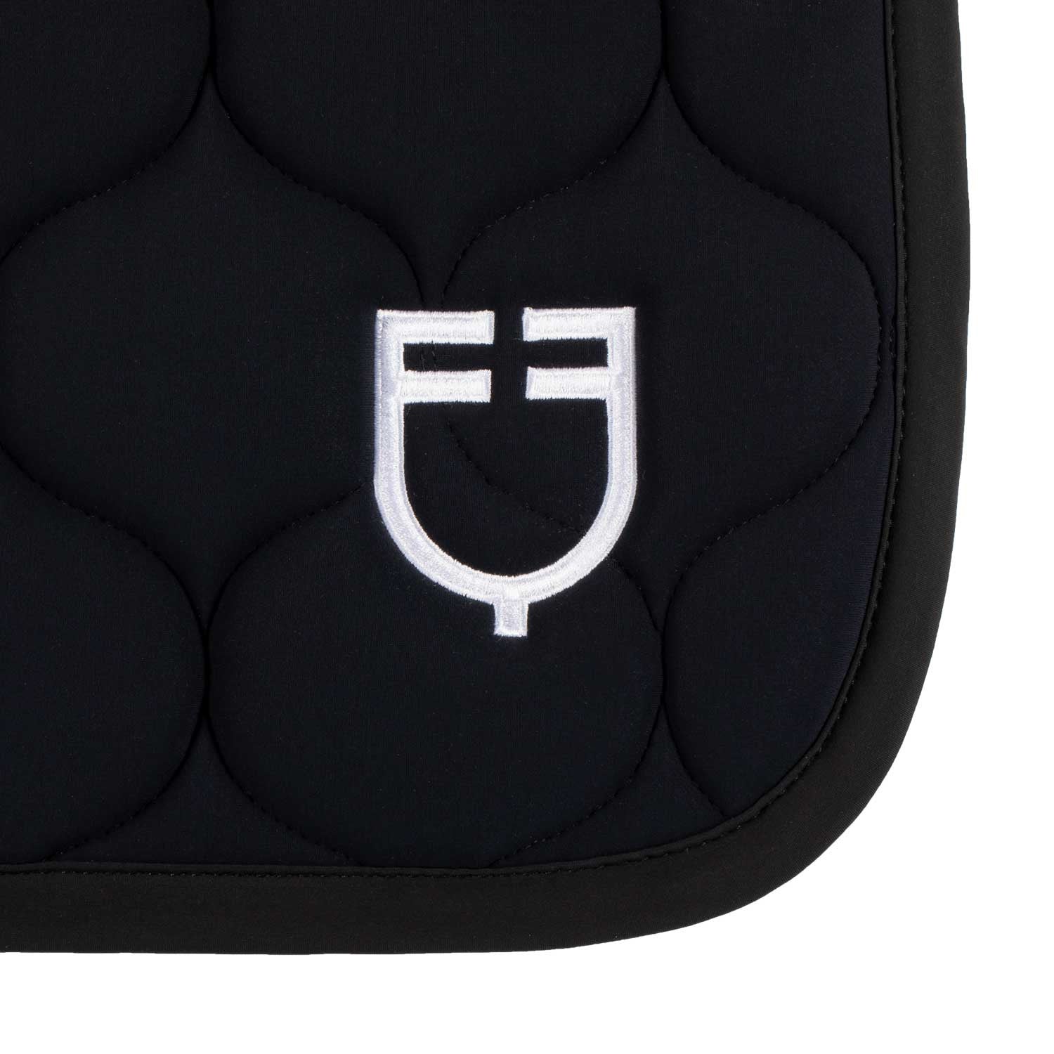 Jumping saddle pad with onion quilting
