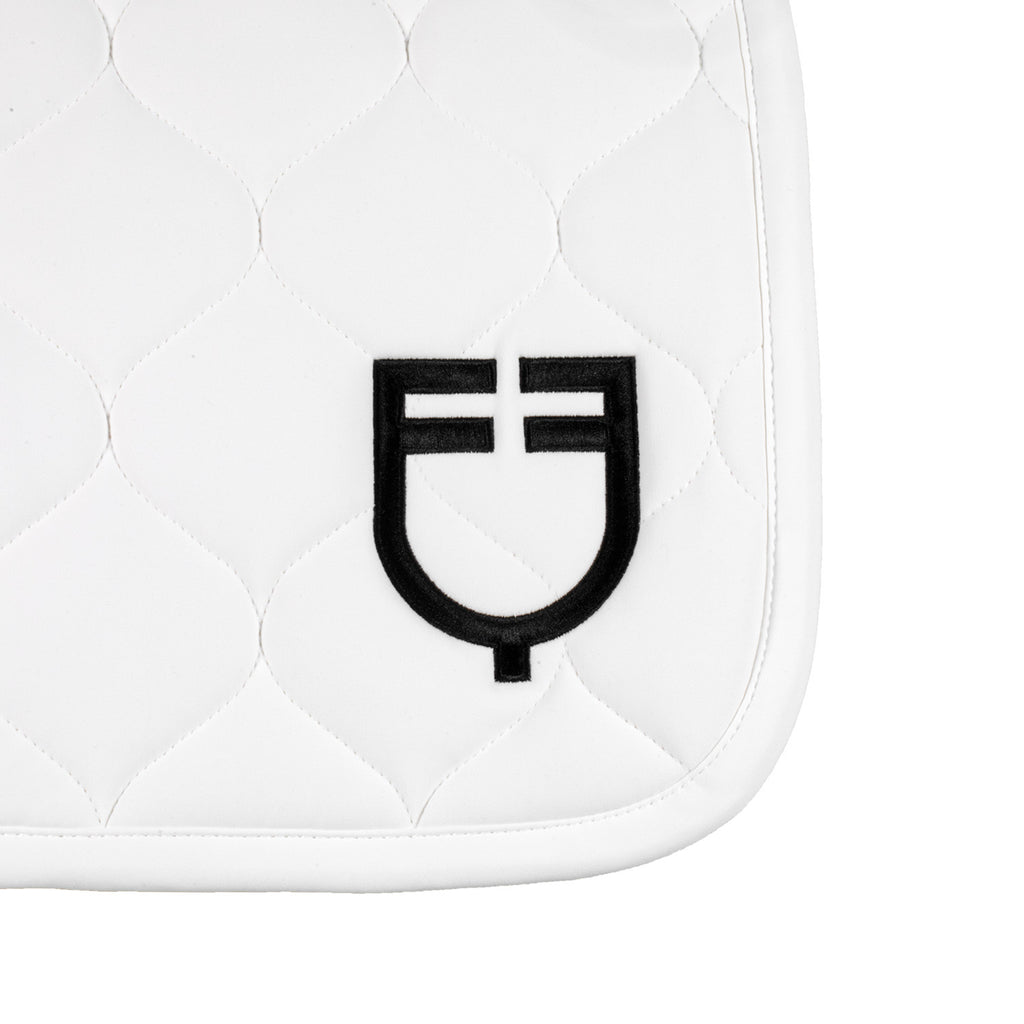 Jumping saddle pad with onion quilting