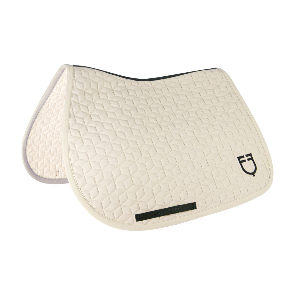 Jumping saddle pad cube quilting