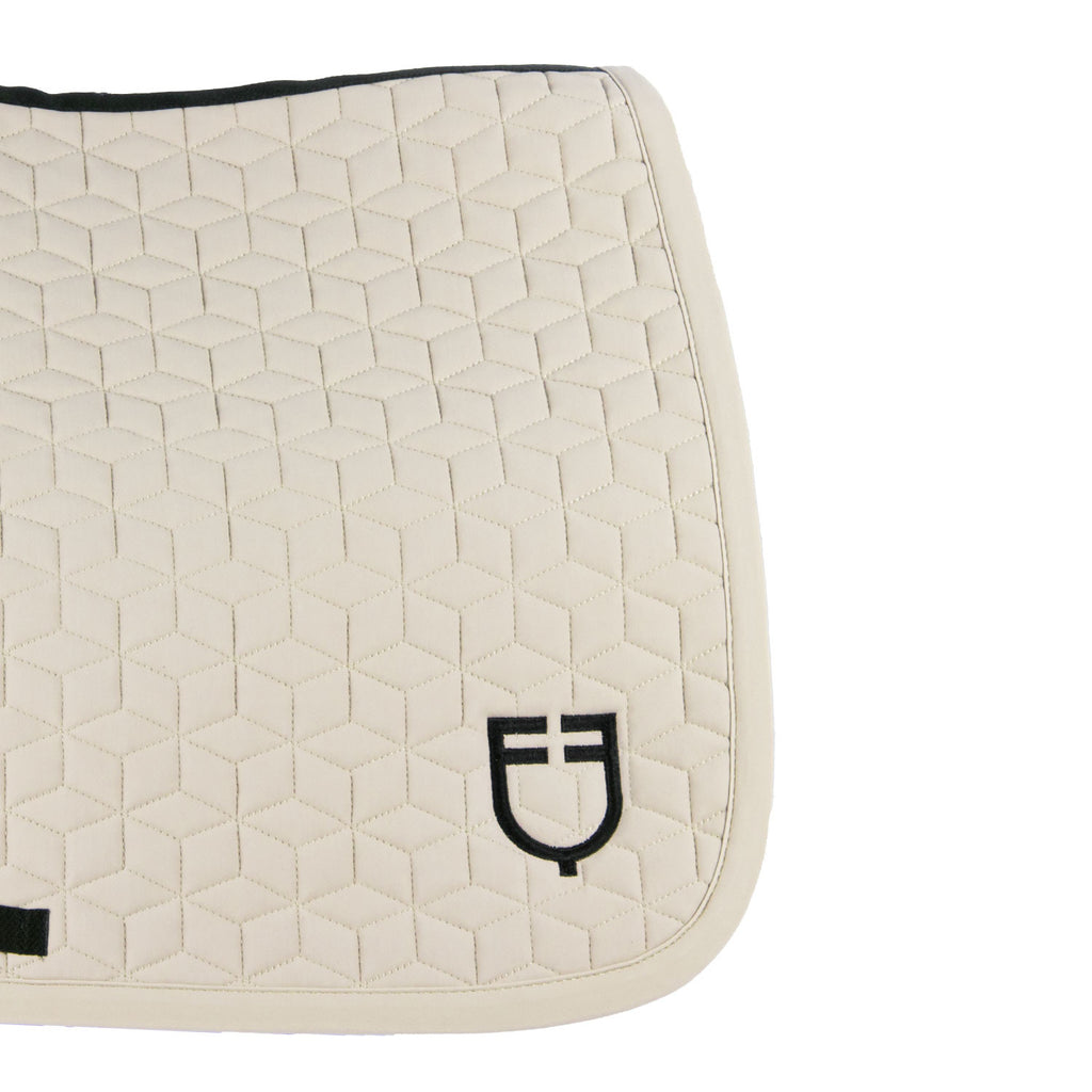 Jumping saddle pad cube quilting