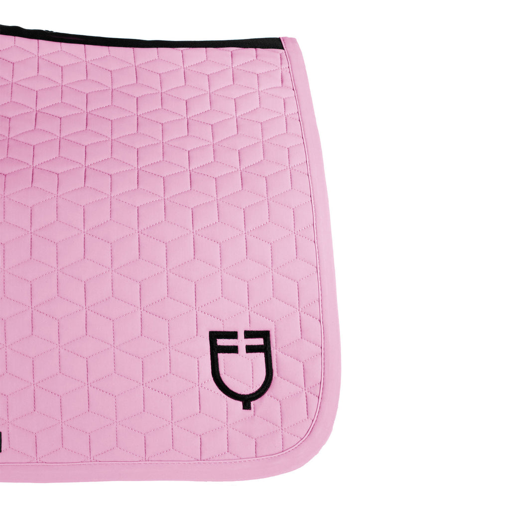 Jumping saddle pad cube quilting