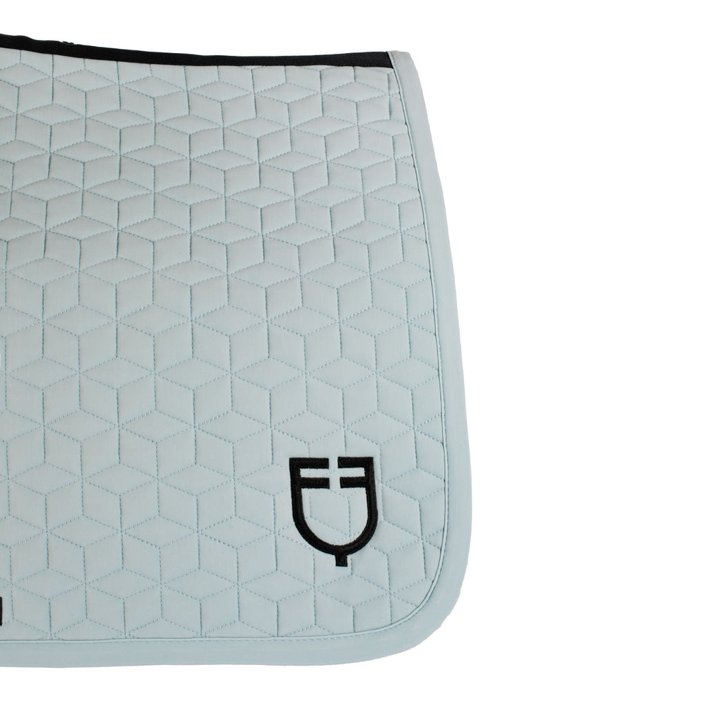 Jumping saddle pad cube quilting
