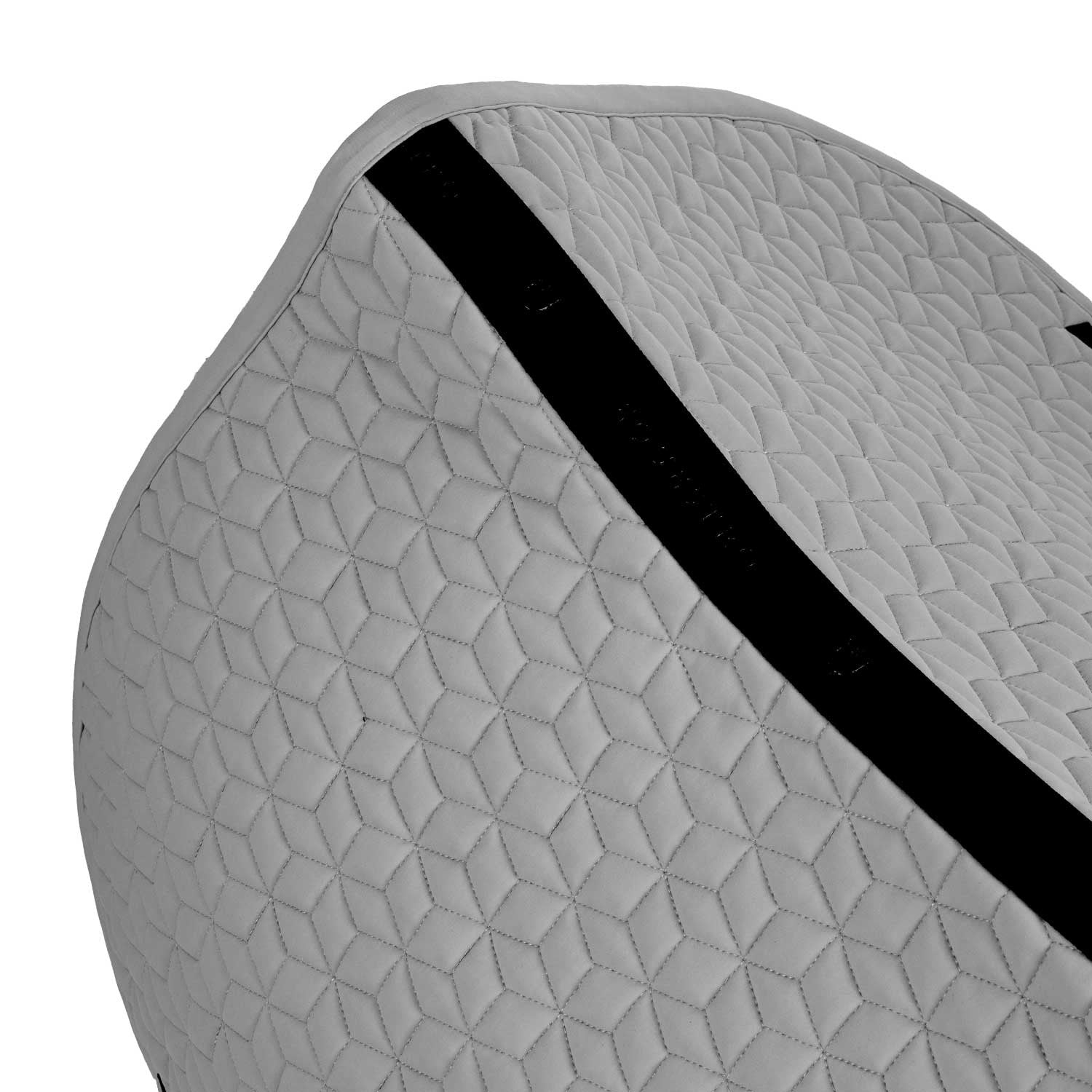 Jumping saddle pad cube quilting