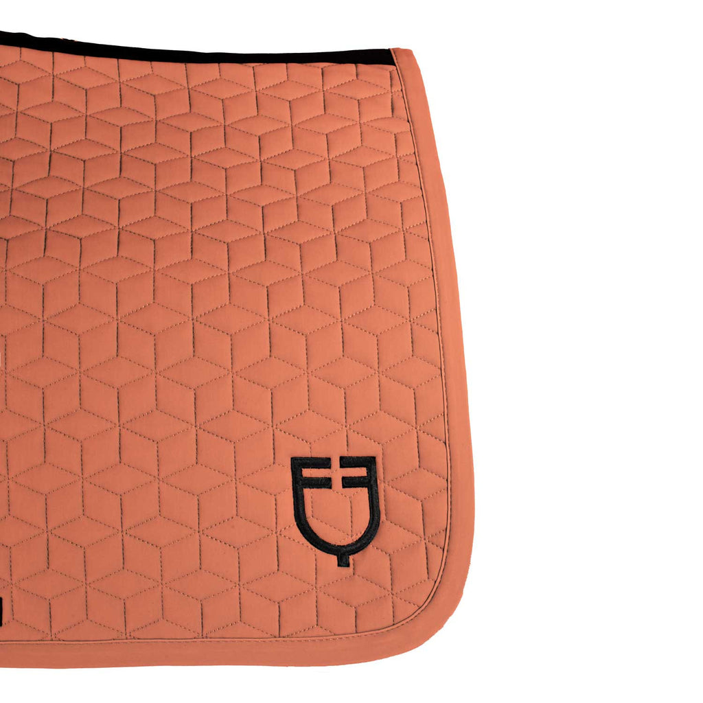 Jumping saddle pad cube quilting