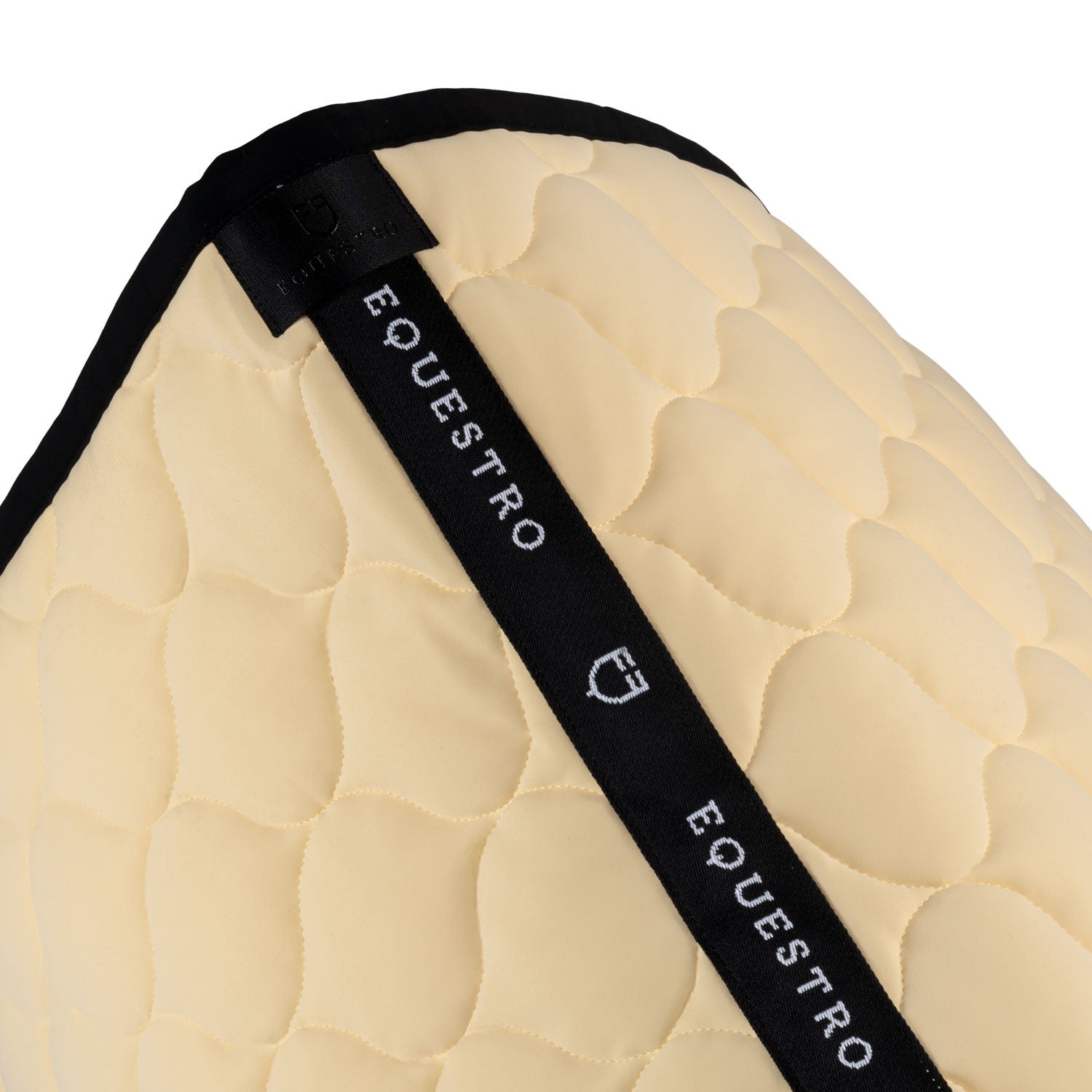 Dressage saddle pad with onion quilting